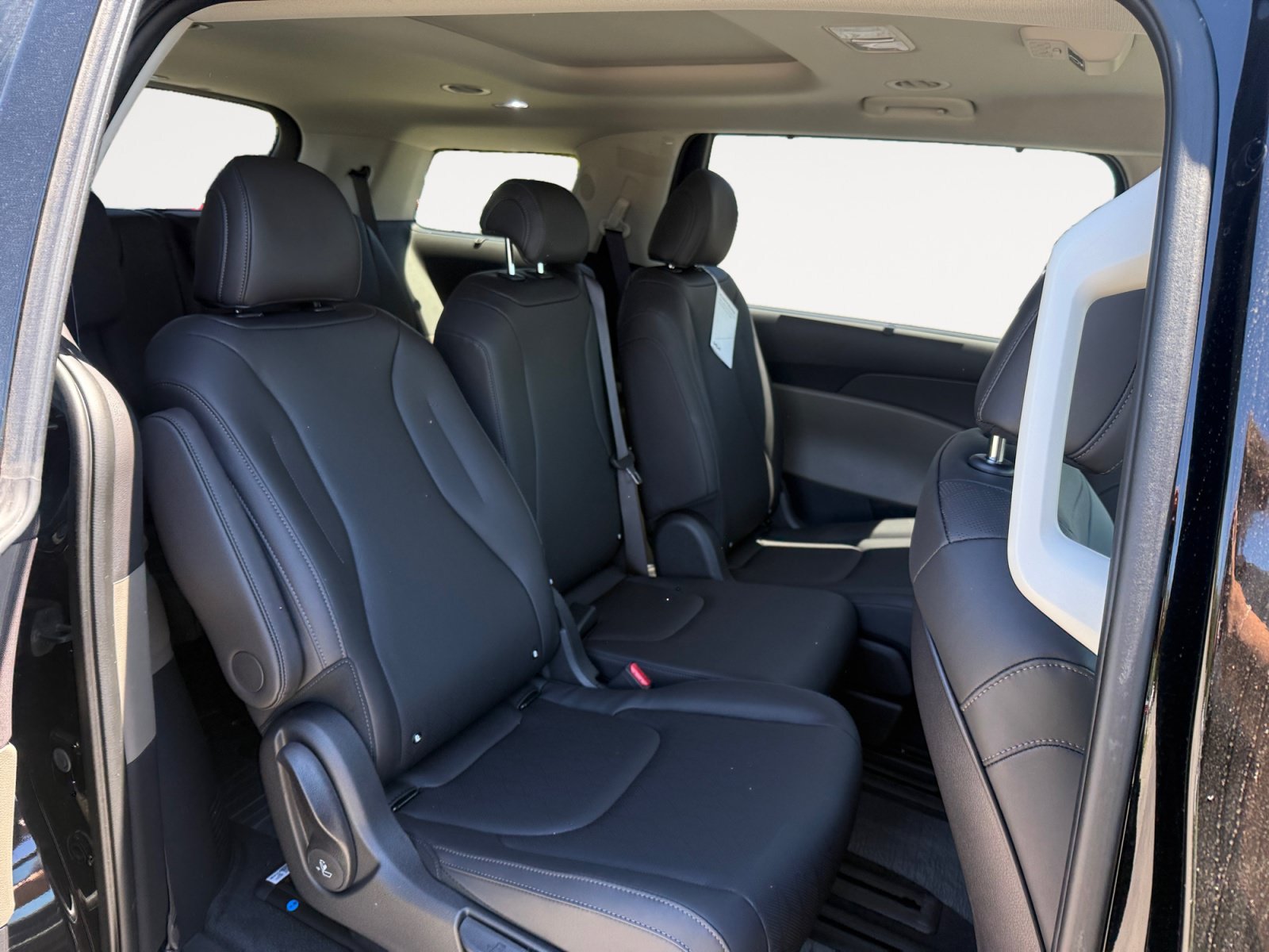 New 2026 Kia Carnival SX FWD image 18