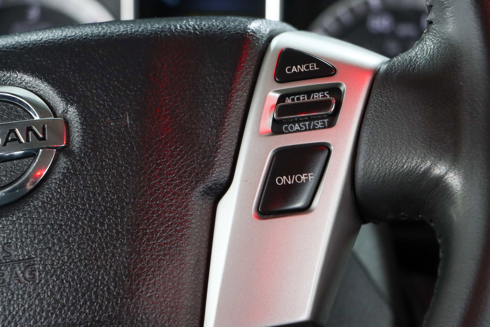 Used 2017 Nissan Titan SV AWD/4WD image 15