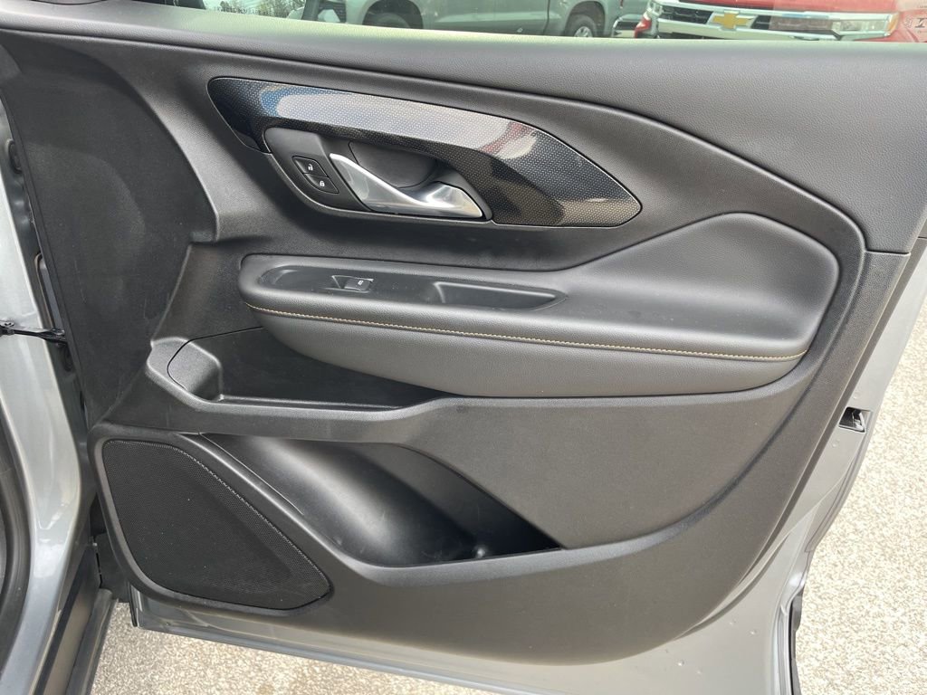 Used 2023 GMC Terrain AT4 image 30