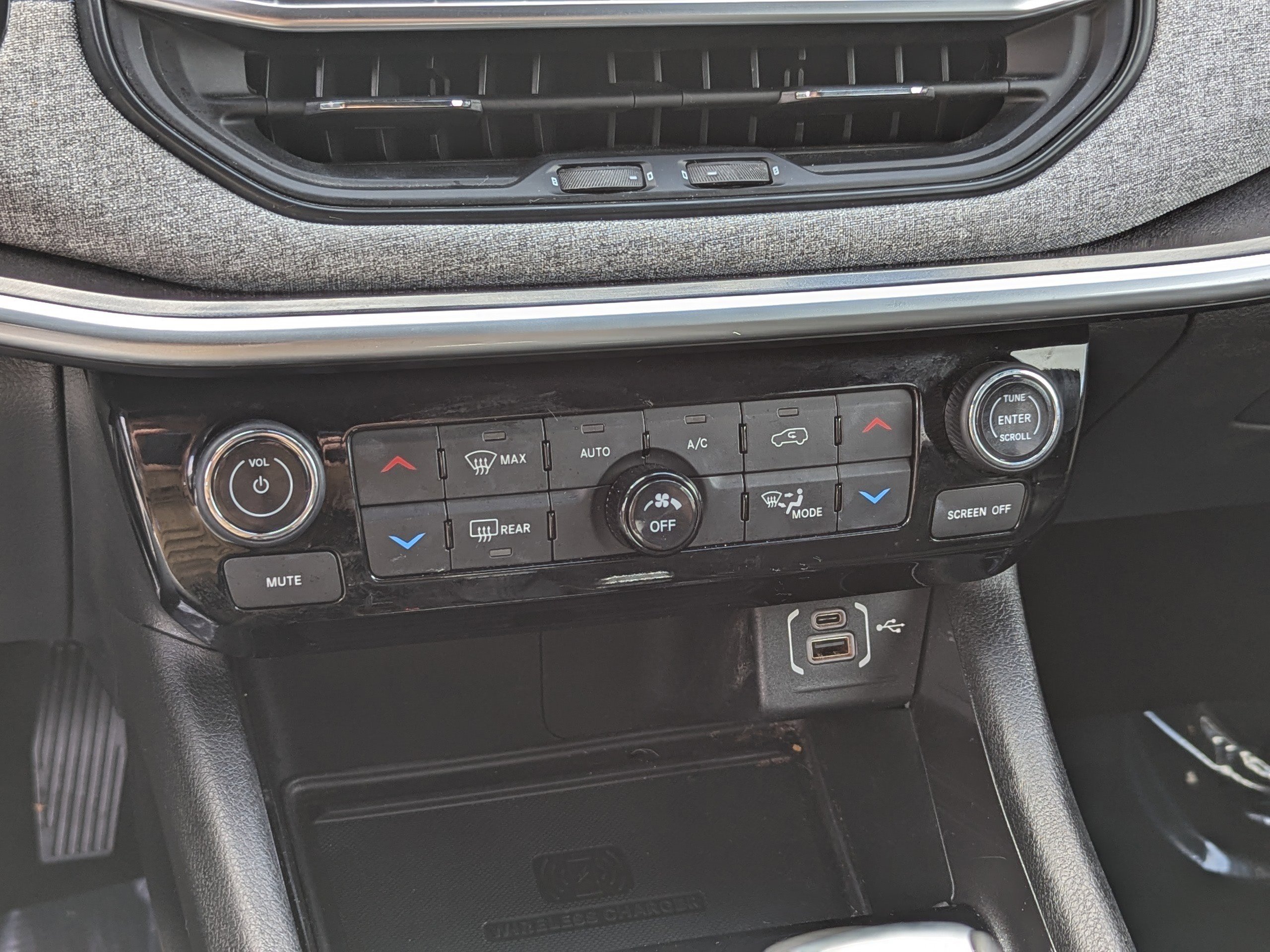 Used 2023 Jeep Compass Latitude w/ Convenience Group image 22