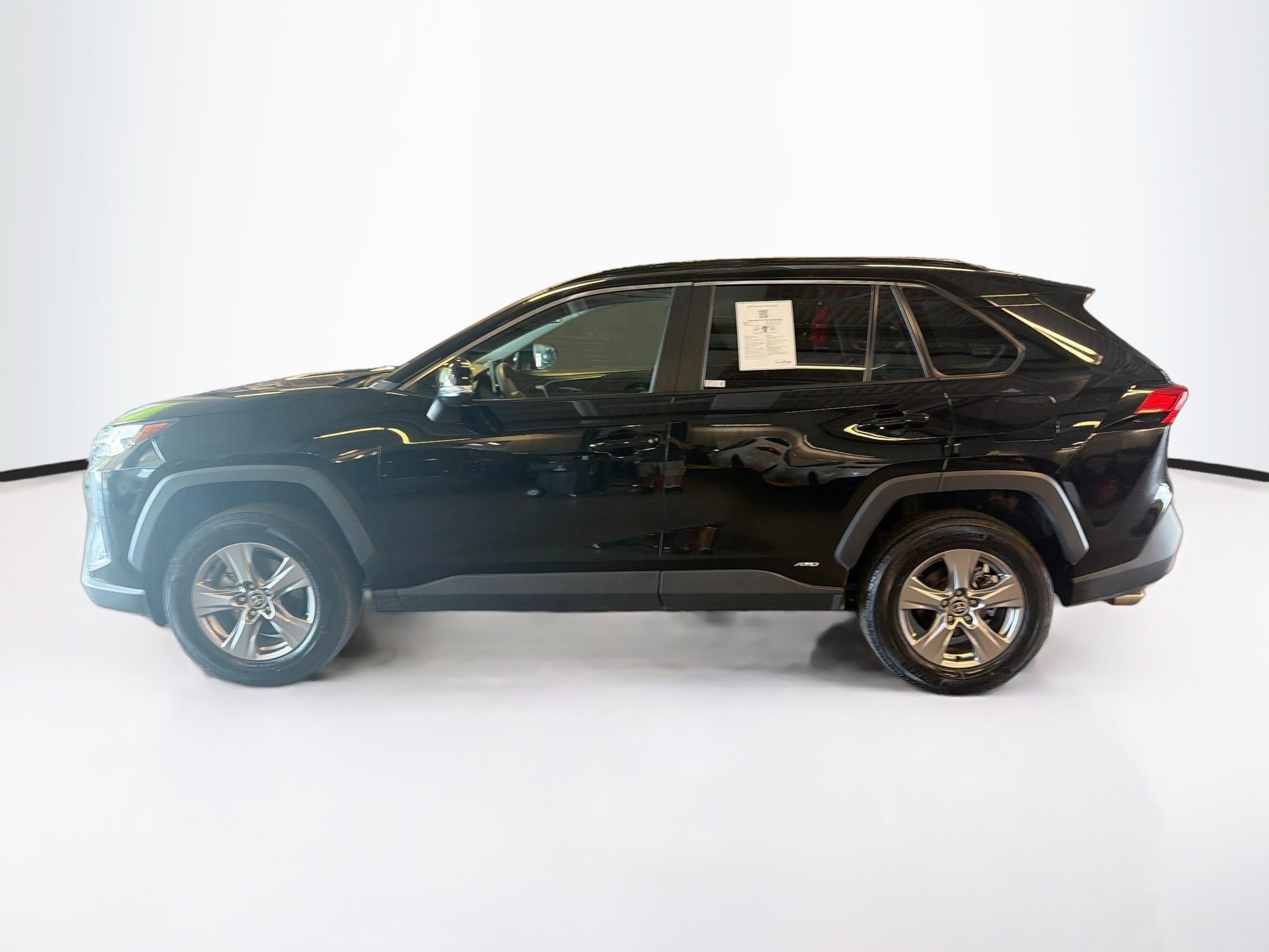 Used 2025 Toyota RAV4 XLE AWD/4WD image 4