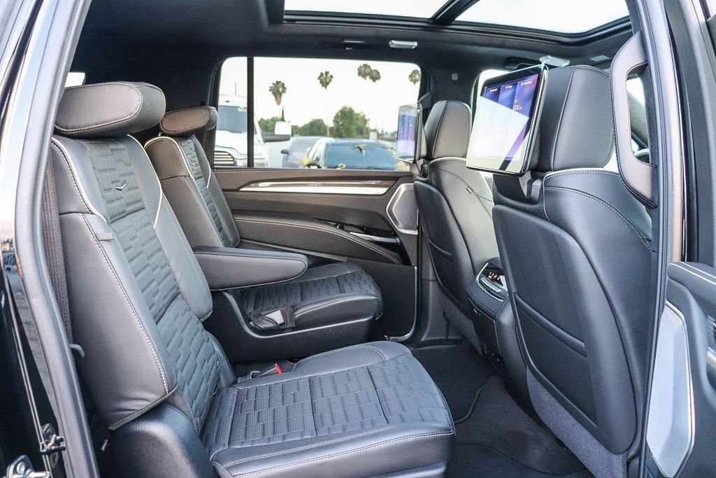 Used 2026 Cadillac Escalade ESV V AWD/4WD image 19