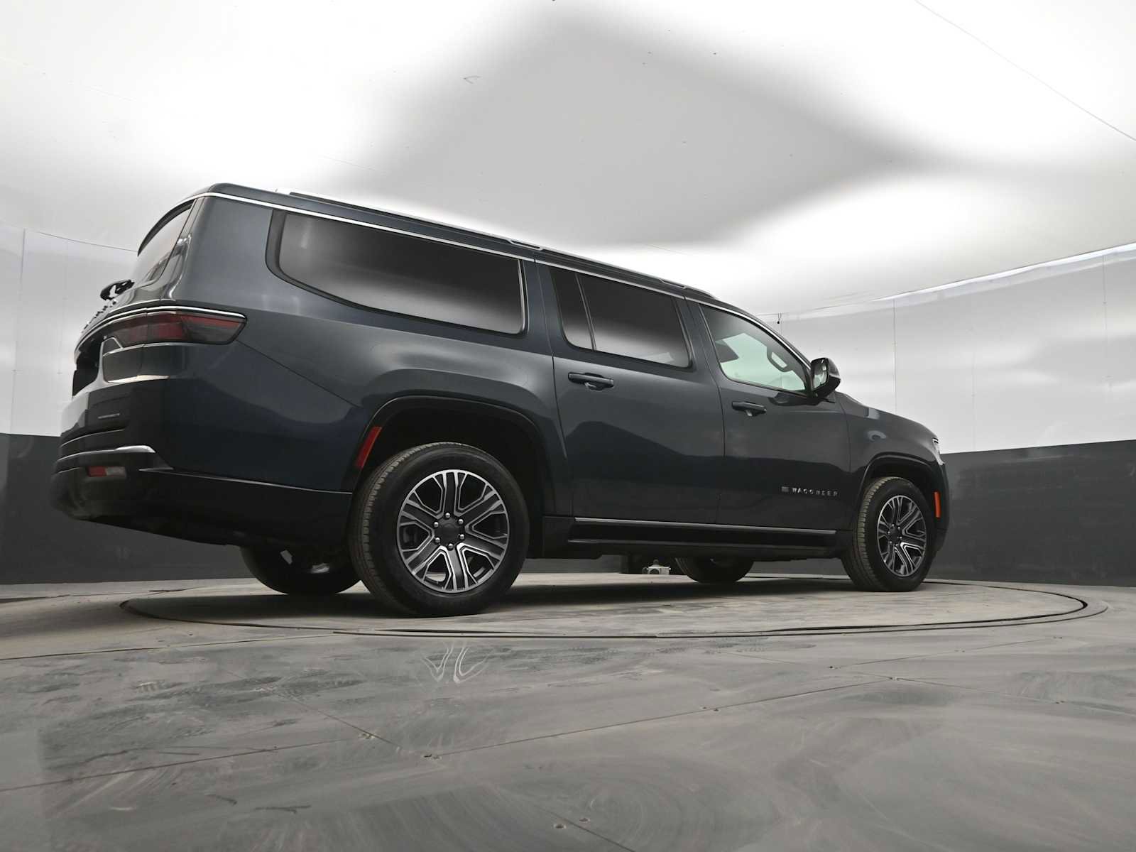 Used 2024 Jeep Wagoneer L Series II w/ Flexible Seating Group image 37