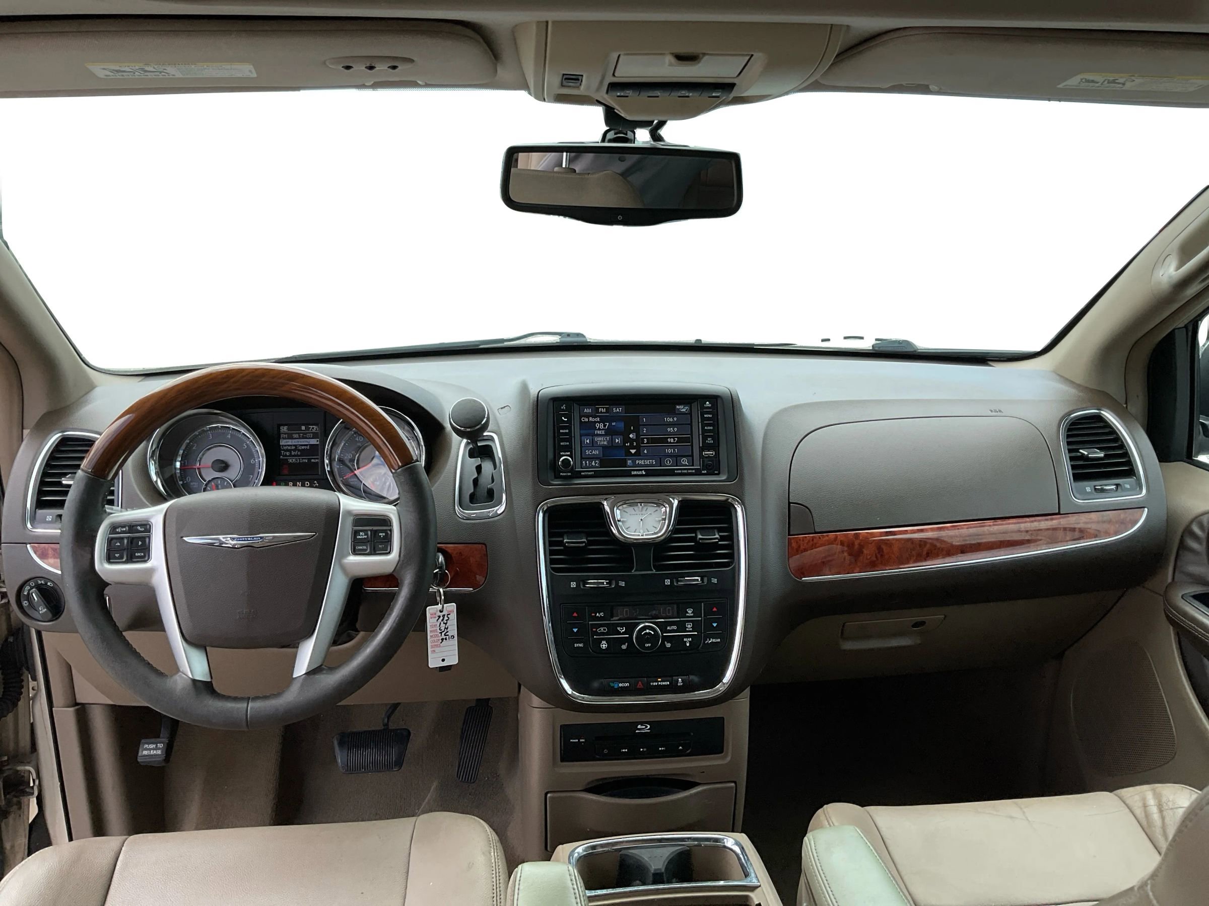 Used 2014 Chrysler Town & Country Limited w/ Luxury Group FWD image 21