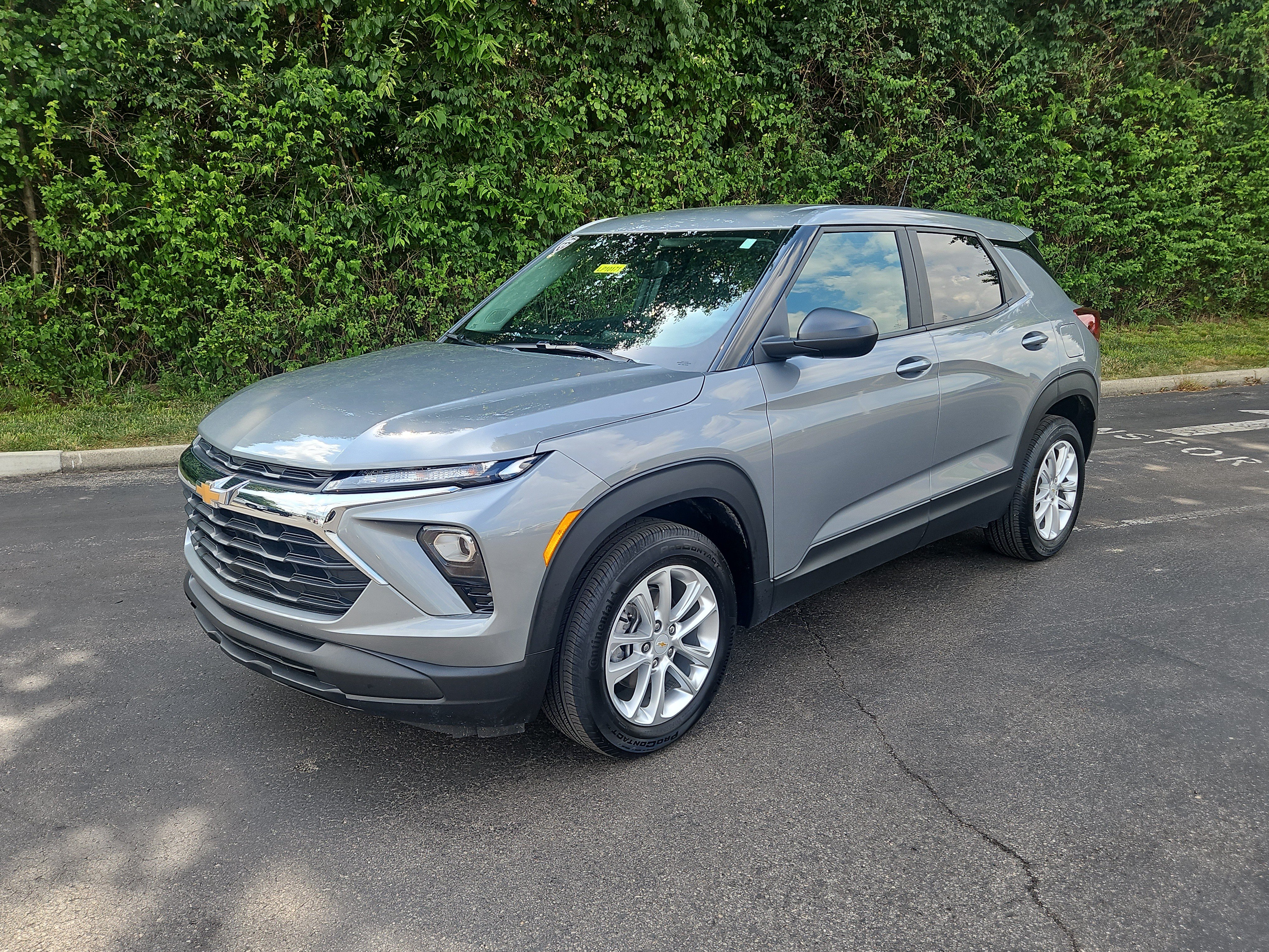 Used 2024 Chevrolet TrailBlazer LS w/ LS Convenience Package FWD image 2