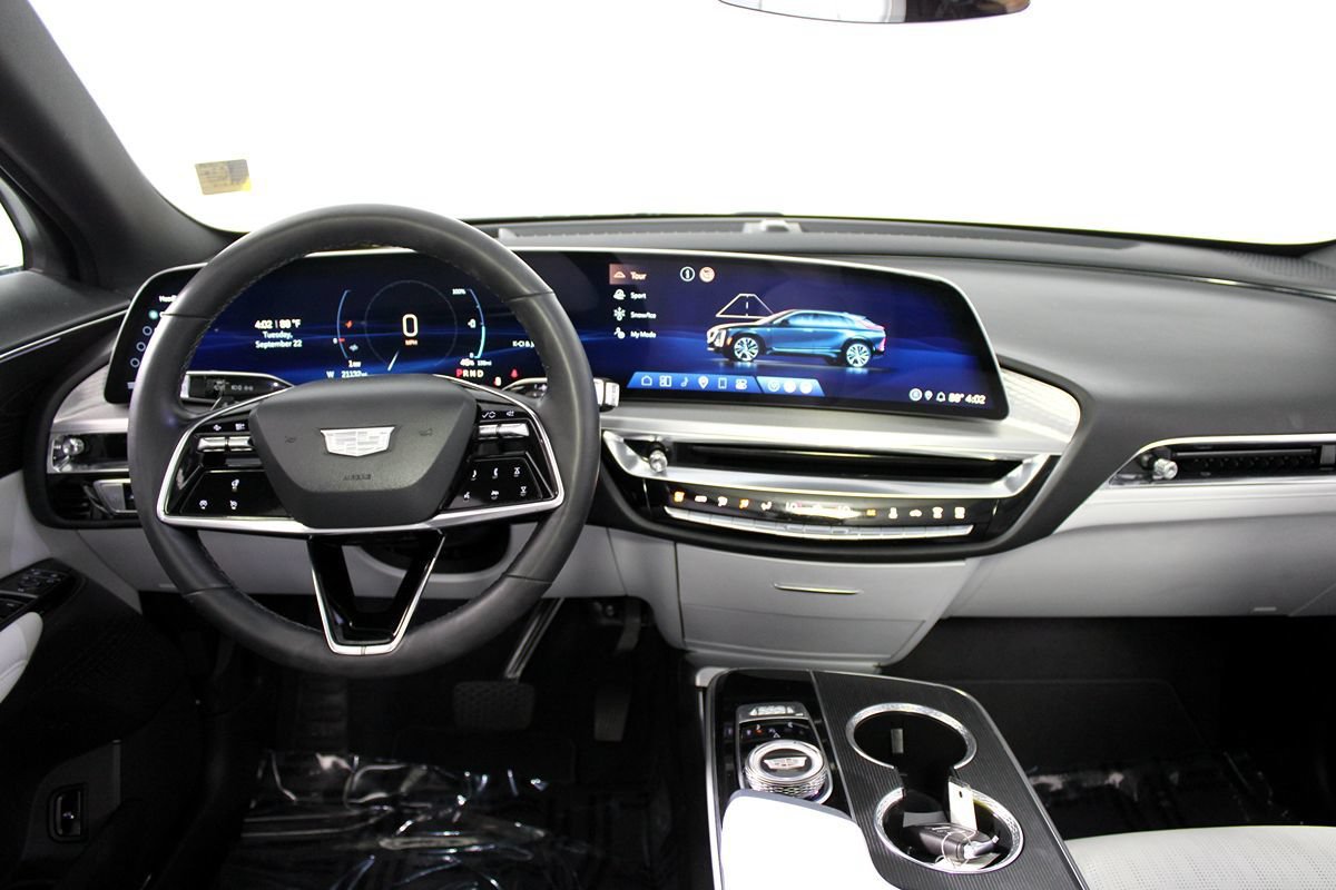 Used 2024 Cadillac Lyriq Luxury AWD/4WD image 10