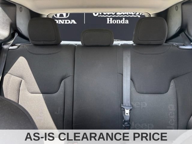 Used 2016 Jeep Renegade Latitude w/ Cold Weather Group FWD image 13