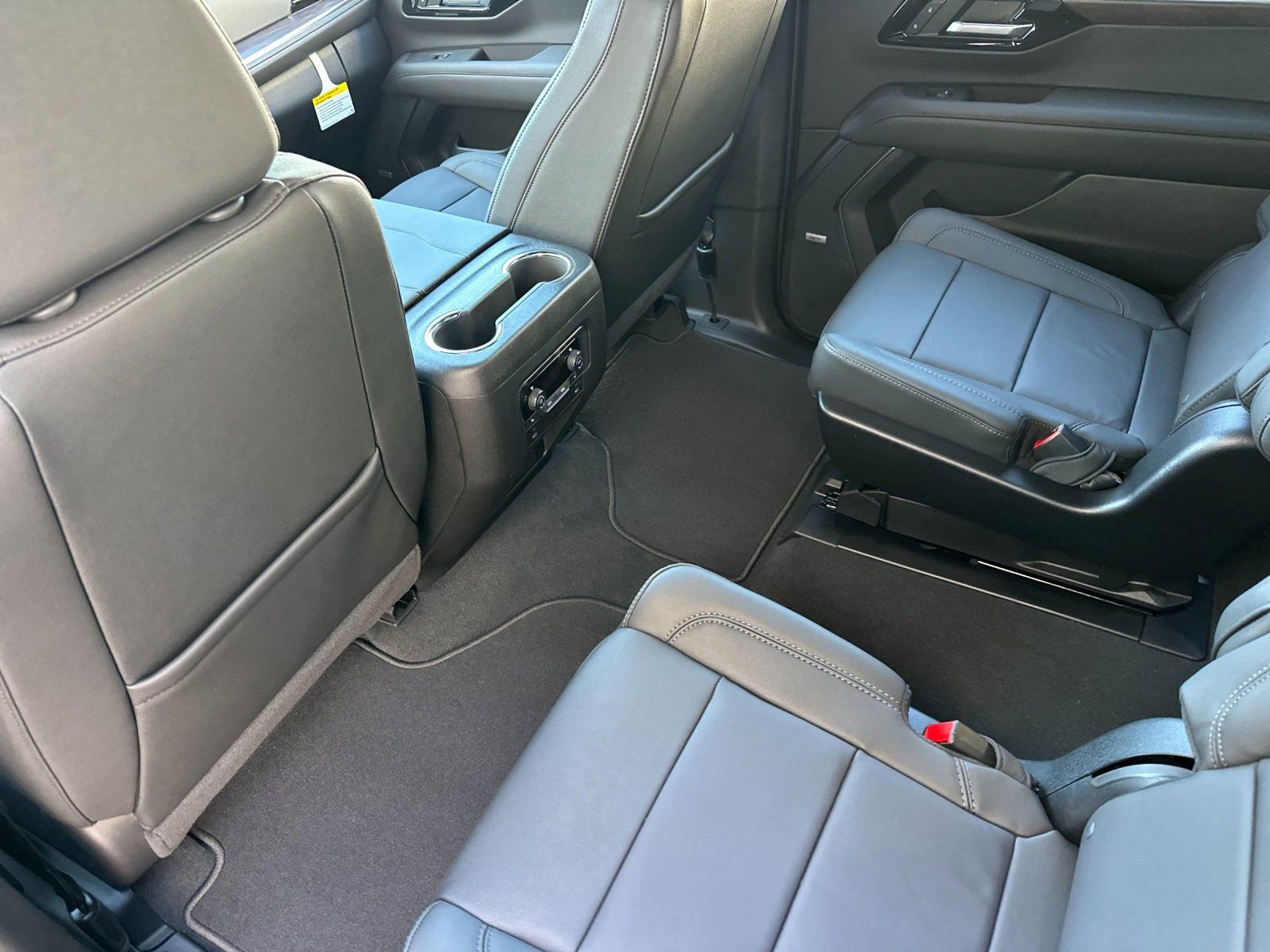 Used 2026 Chevrolet Suburban LT w/ Comfort Package RWD image 13