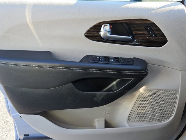 Used 2024 Chrysler Pacifica Limited image 26