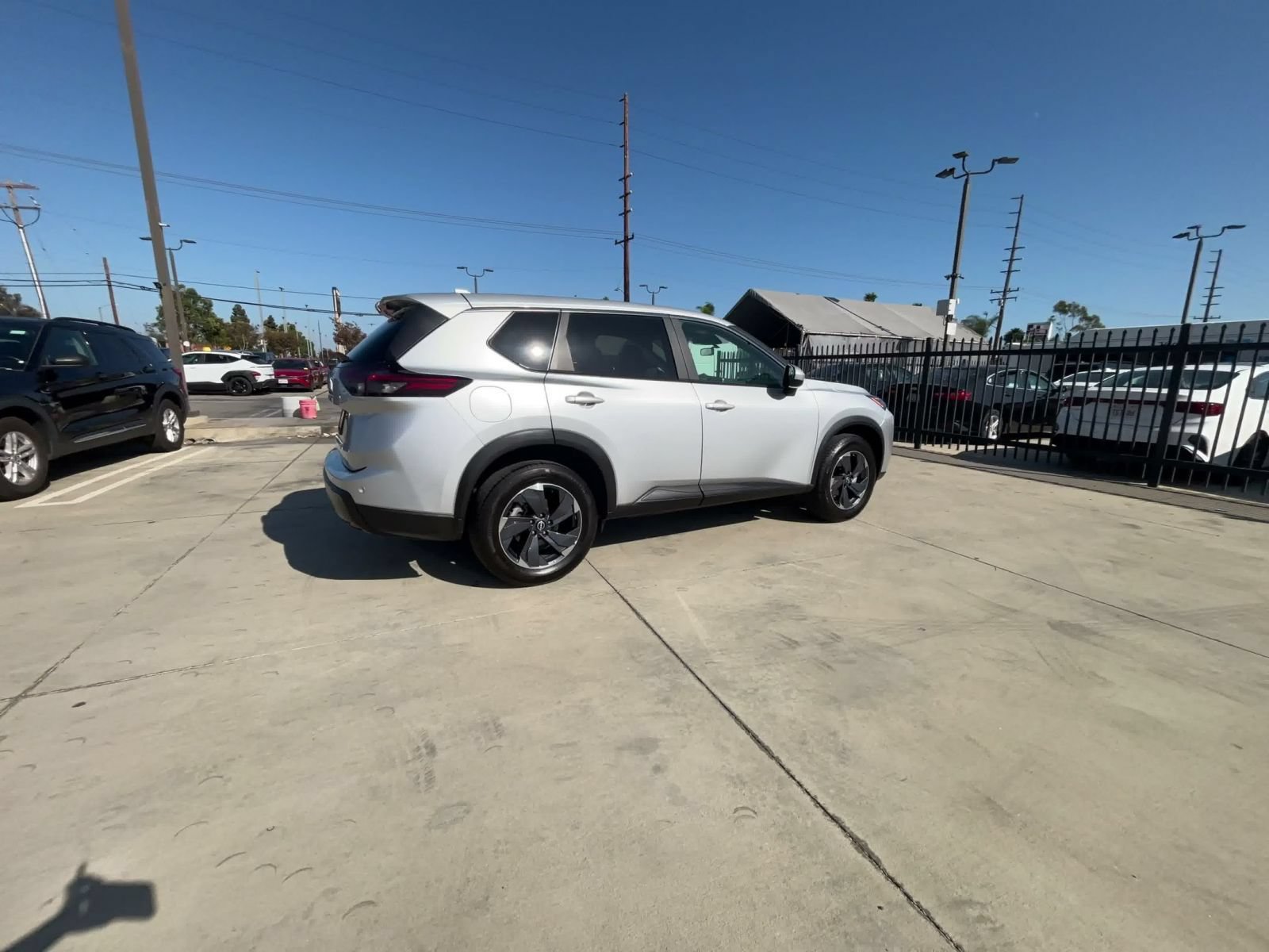 Used 2025 Nissan Rogue SV FWD image 13