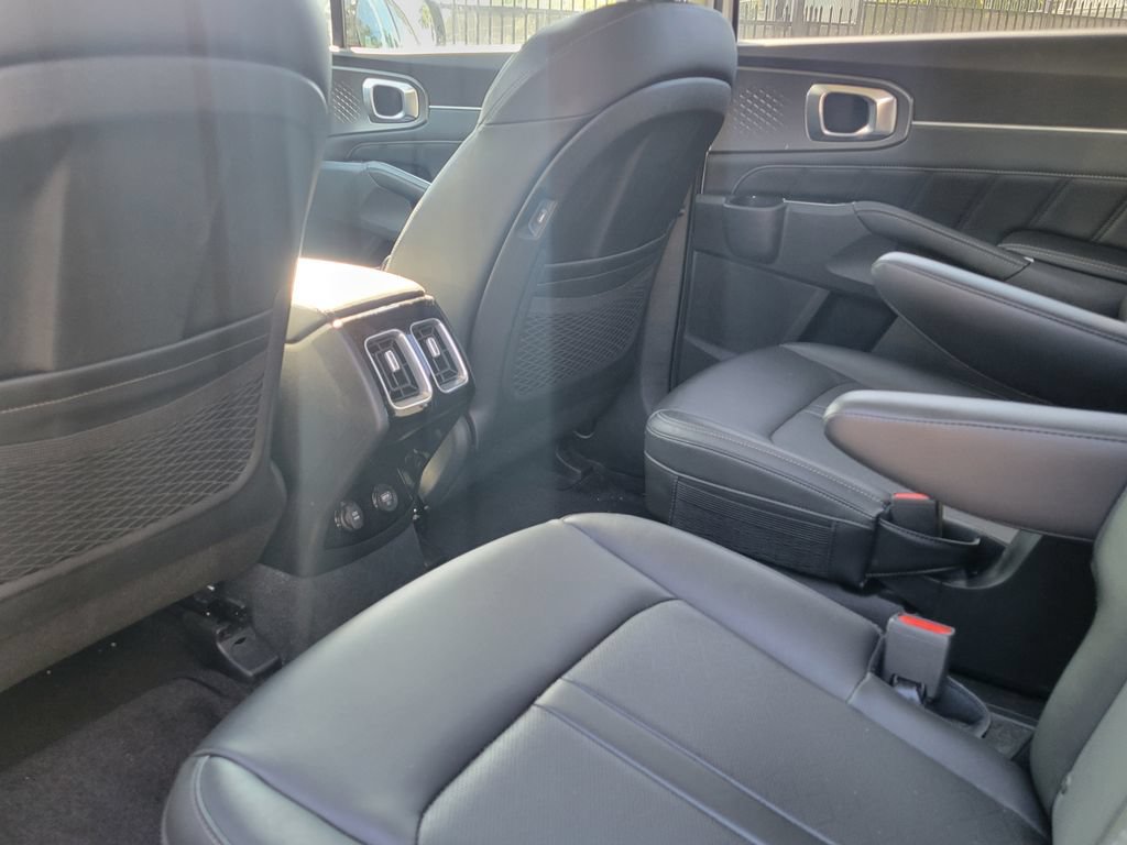 Certified 2023 Kia Sorento SX FWD image 7