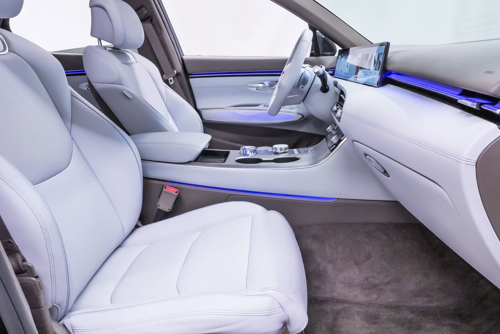 Certified 2026 Genesis GV70 2.5T Advanced image 13