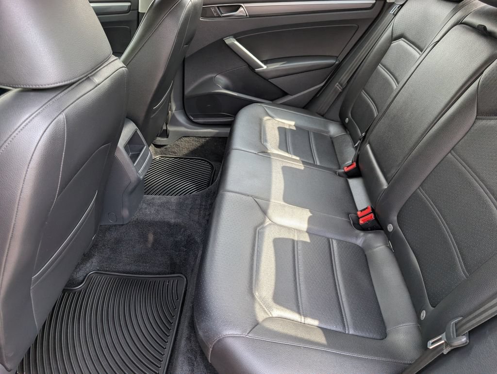 Used 2017 Volkswagen Passat 1.8T R-Line FWD image 18