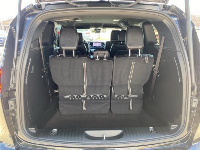 Used 2025 Chrysler Pacifica Select FWD image 5