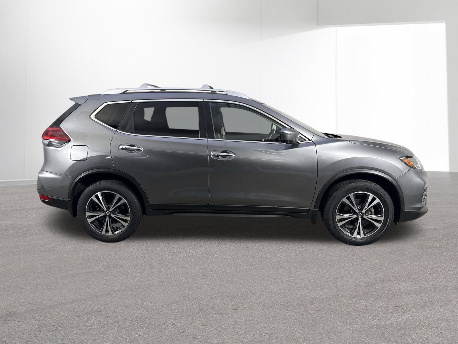 Used 2019 Nissan Rogue SV w/ Sun & Sound Touring Package AWD/4WD image 37