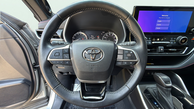 Used 2023 Toyota Highlander XSE AWD/4WD image 16