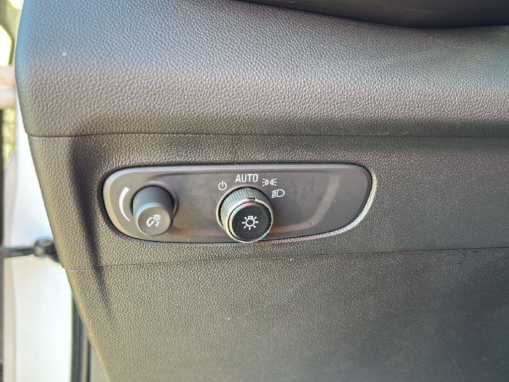 Used 2023 Buick Envision Essence w/ Sport Touring Package FWD image 17