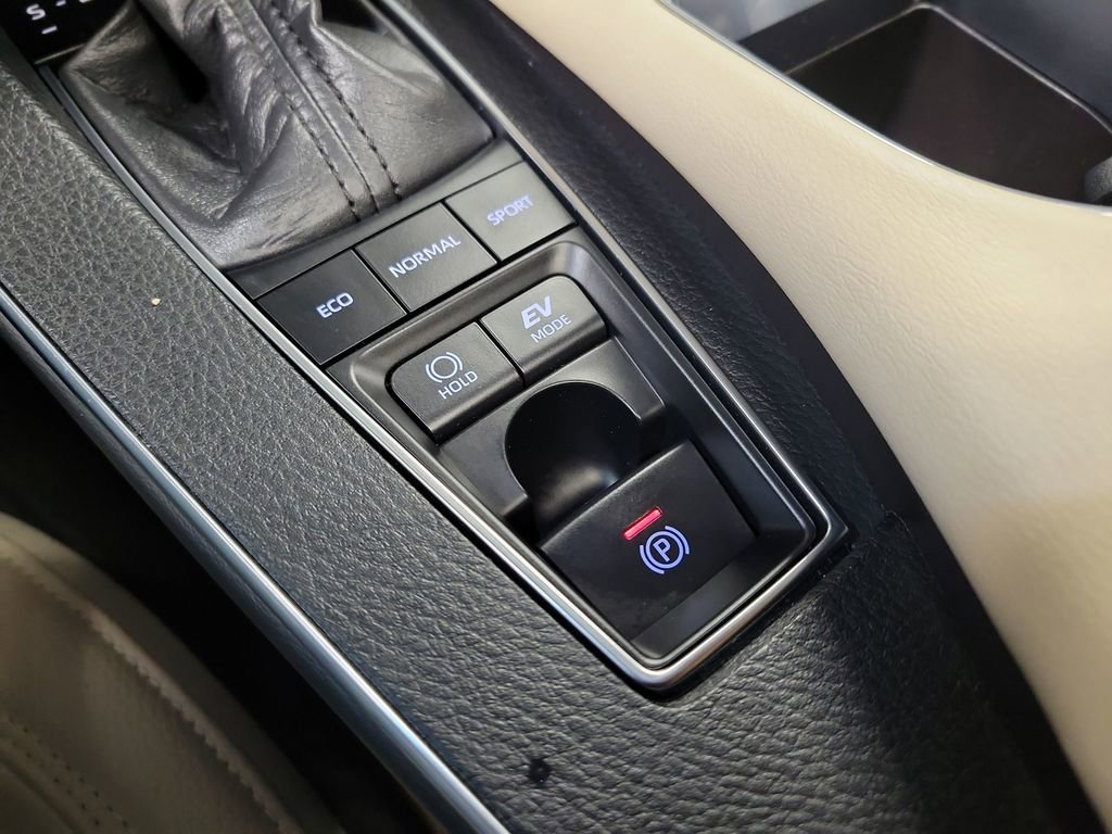 Used 2020 Toyota Avalon XLE w/ Moonroof Package image 16