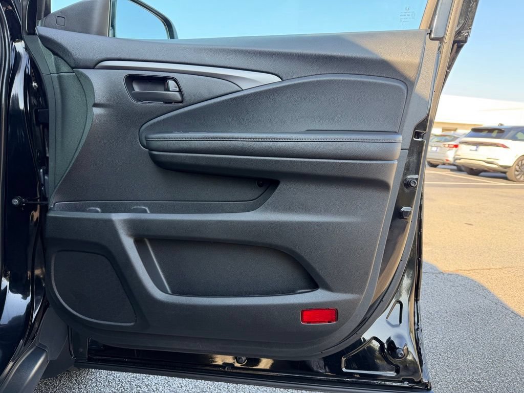 Certified 2025 Honda Passport EX-L image 28