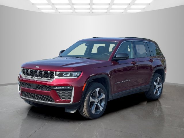 Used 2026 Jeep Grand Cherokee Limited AWD/4WD image 3