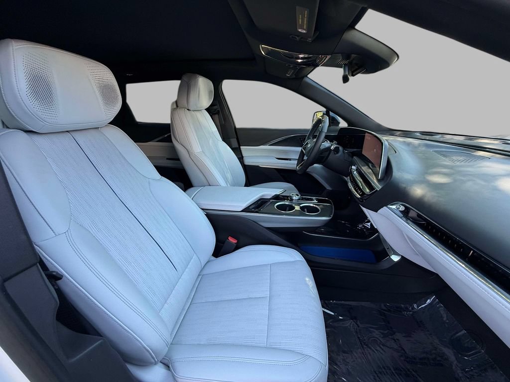 Used 2024 Cadillac Lyriq Luxury RWD image 14