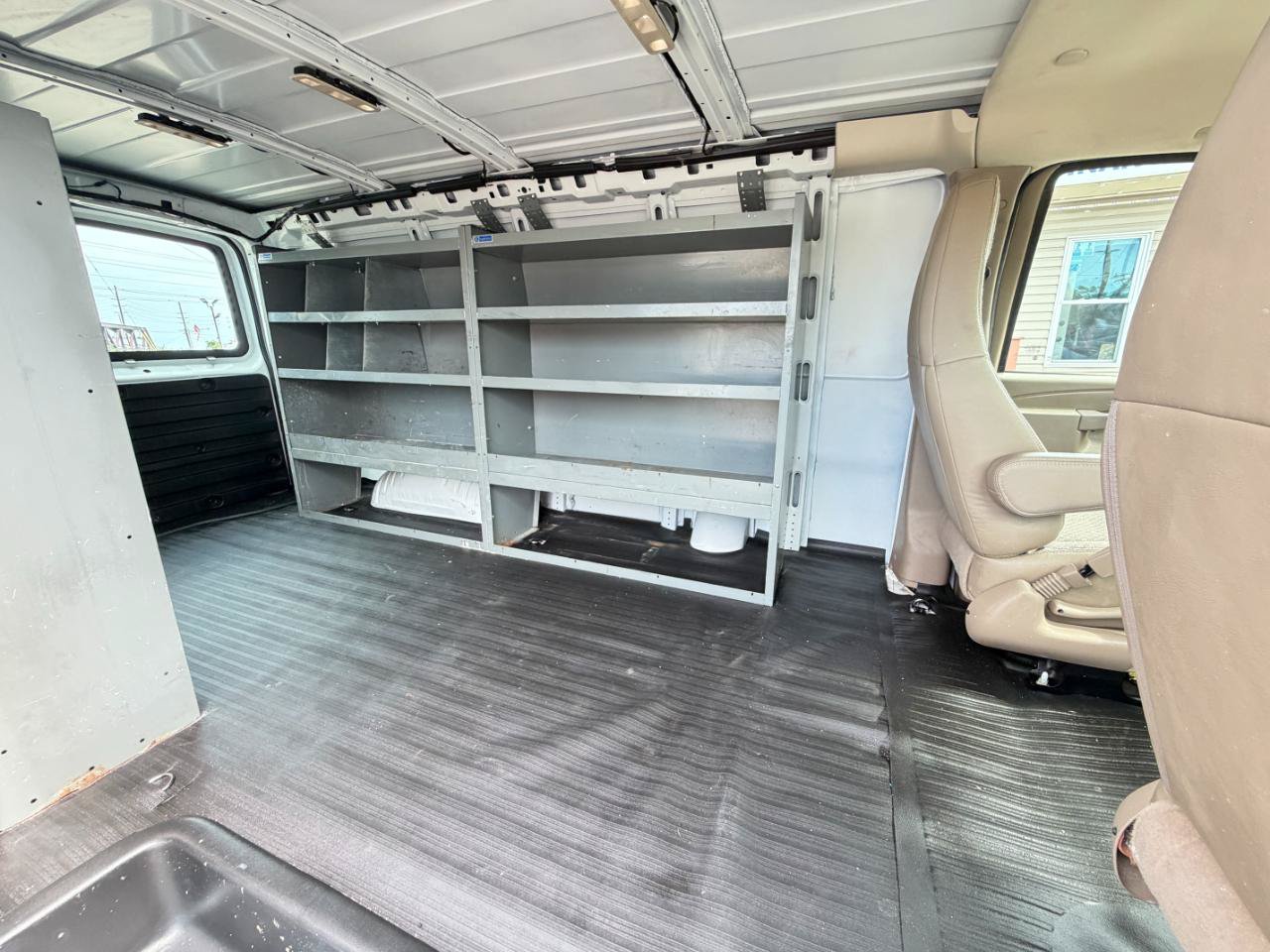 Used 2019 GMC Savana 3500 RWD image 32