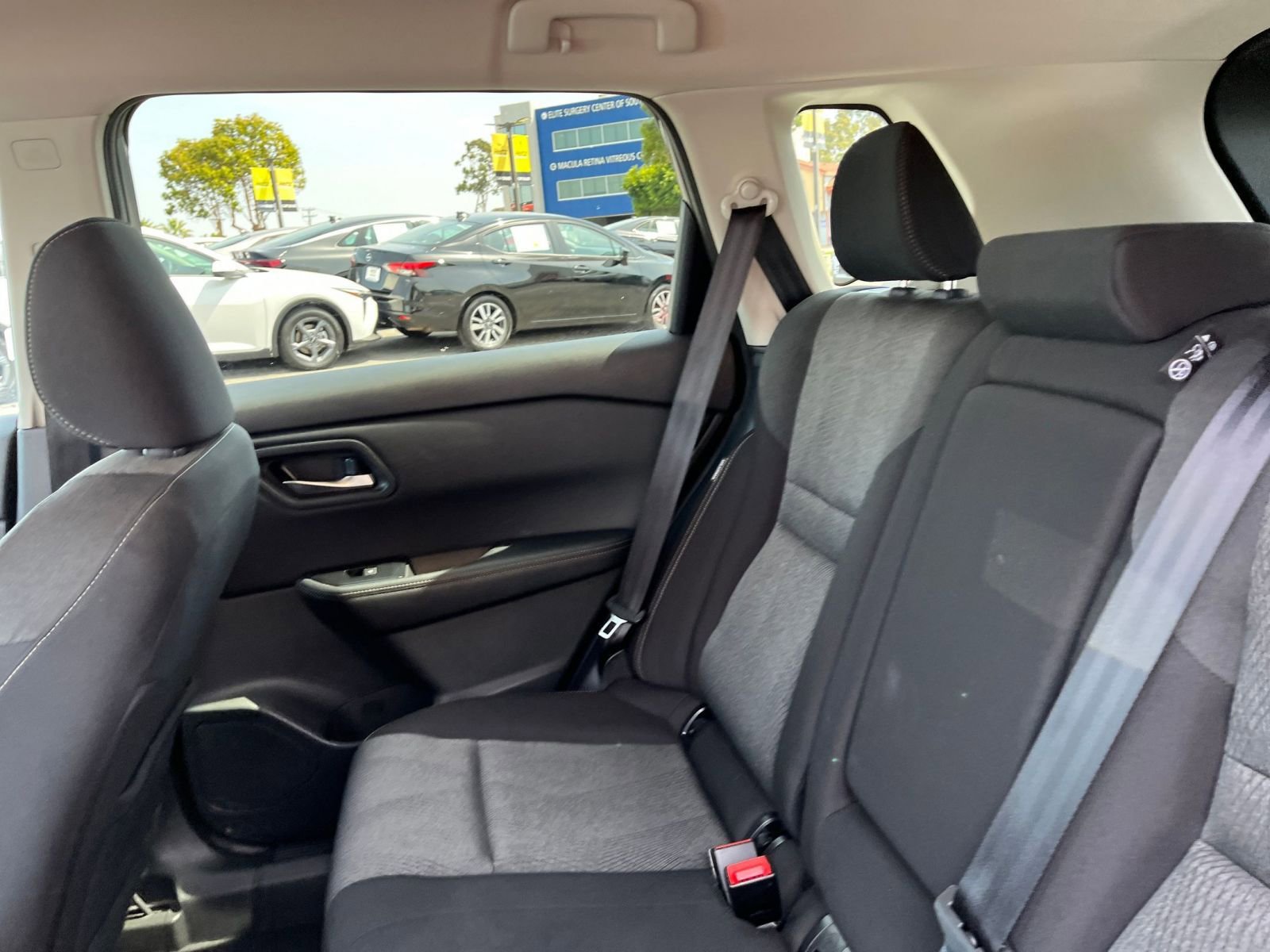 Used 2025 Nissan Rogue SV FWD image 41