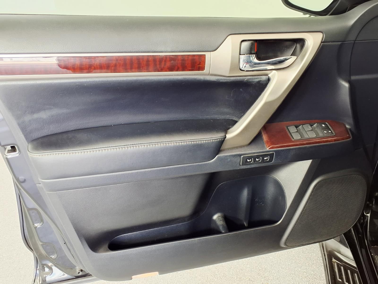 Used 2018 Lexus GX 460 Luxury w/ Preferred Accessory Package image 14