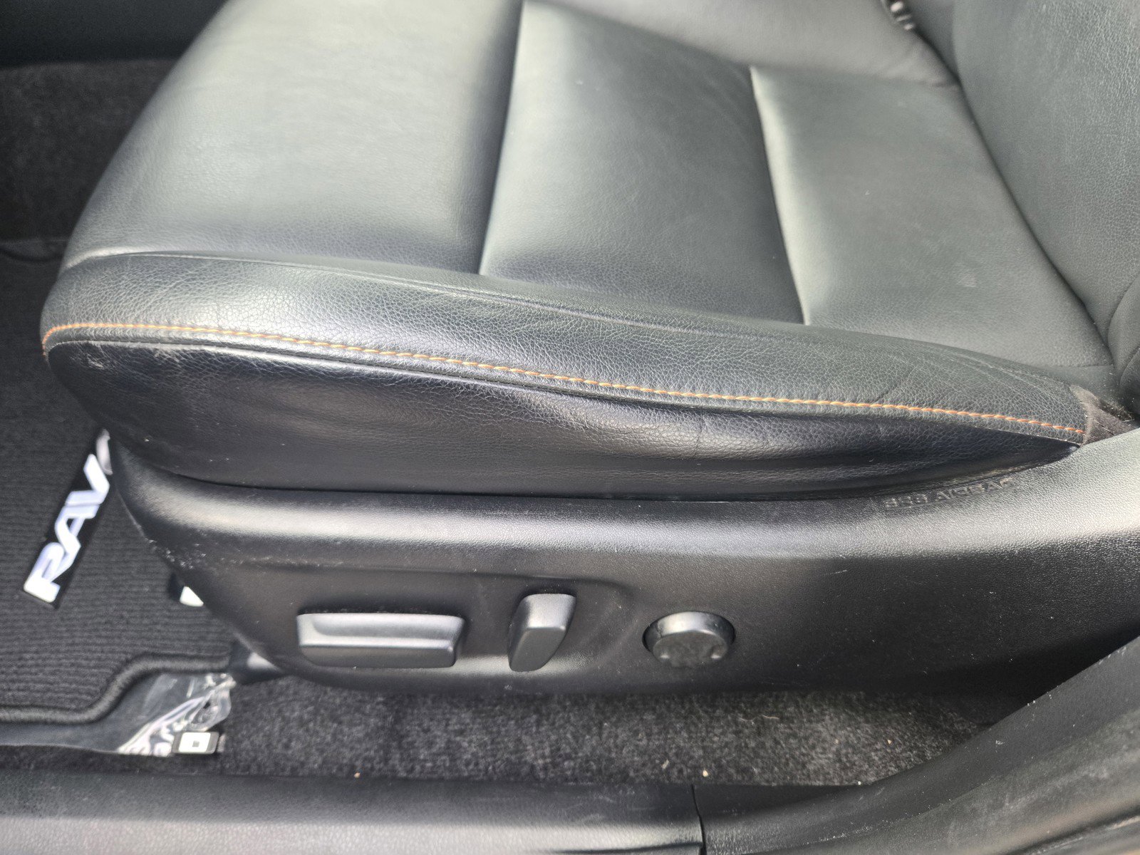 Used 2017 Toyota RAV4 SE image 15