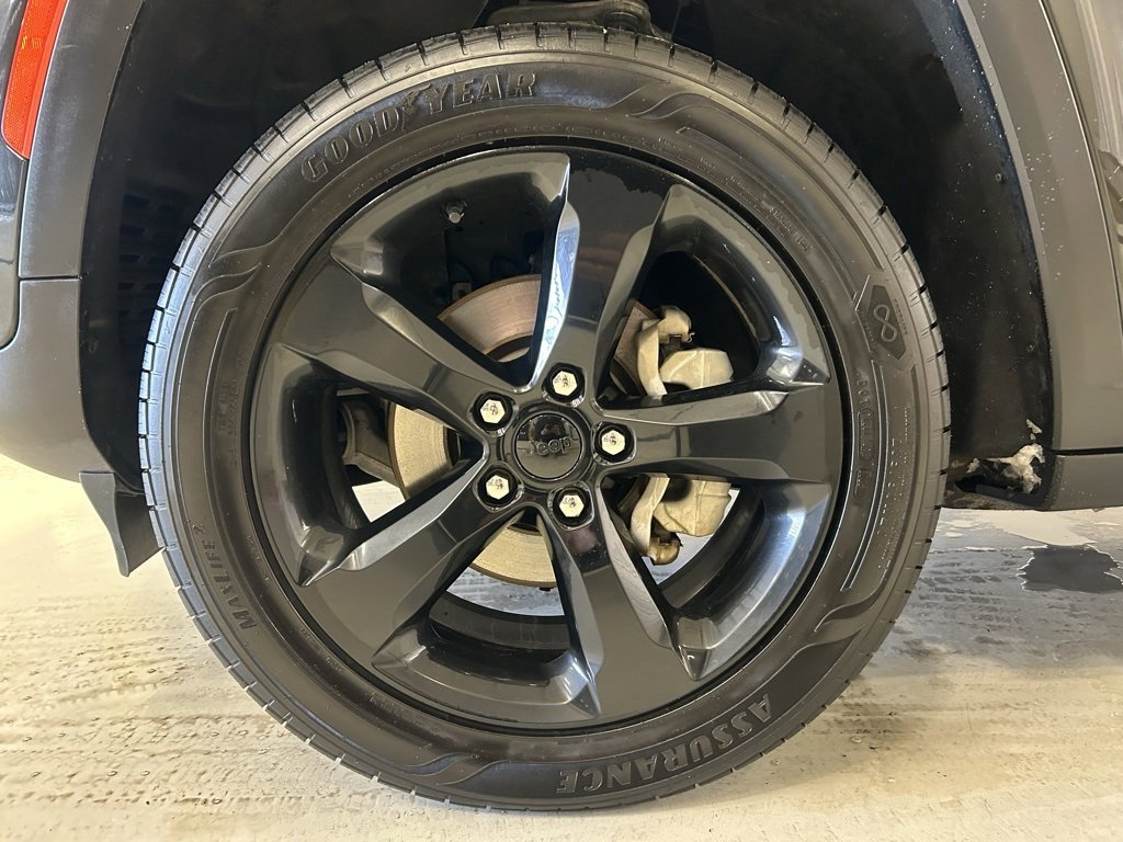 Used 2023 Jeep Grand Cherokee Limited w/ Black Appearance Package image 30