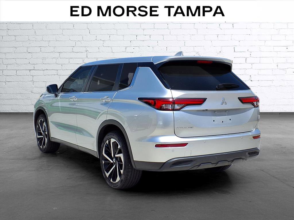 Used 2022 Mitsubishi Outlander ES image 3