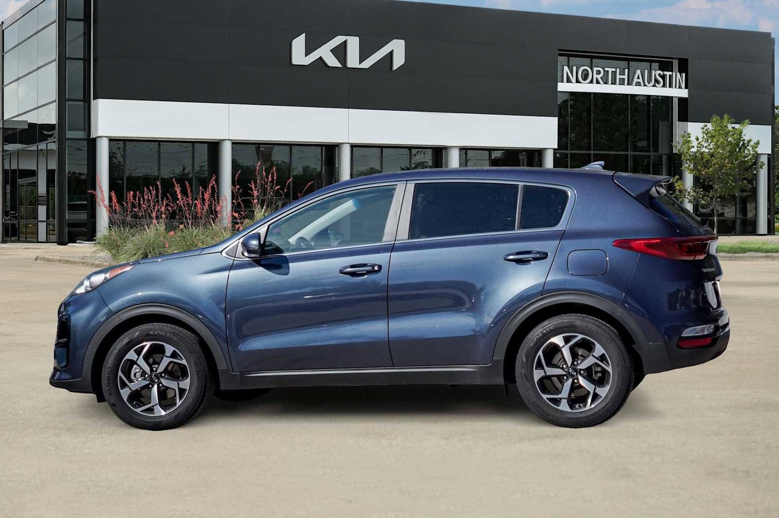 Used 2022 Kia Sportage LX image 3