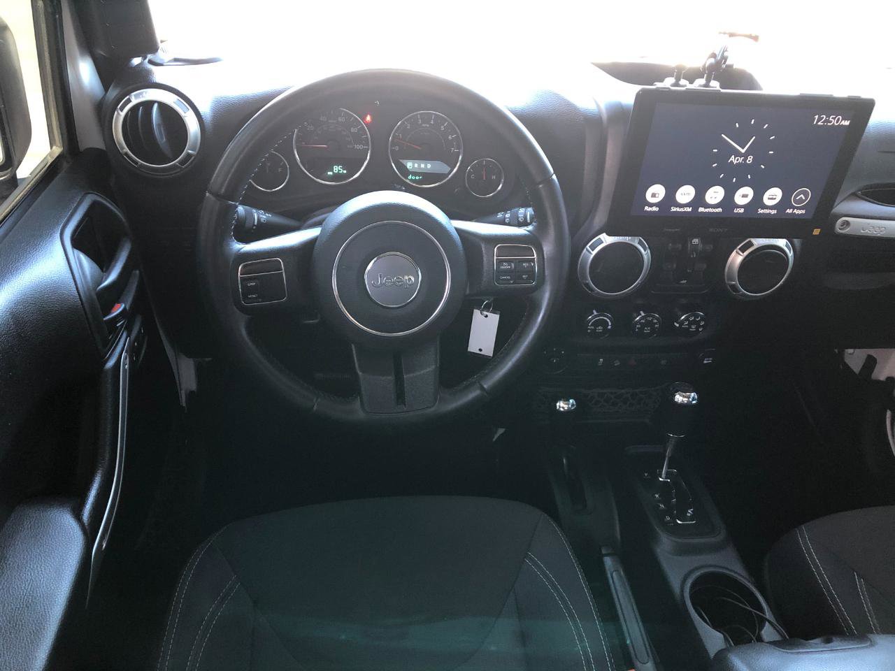 Used 2016 Jeep Wrangler Unlimited Rubicon image 26