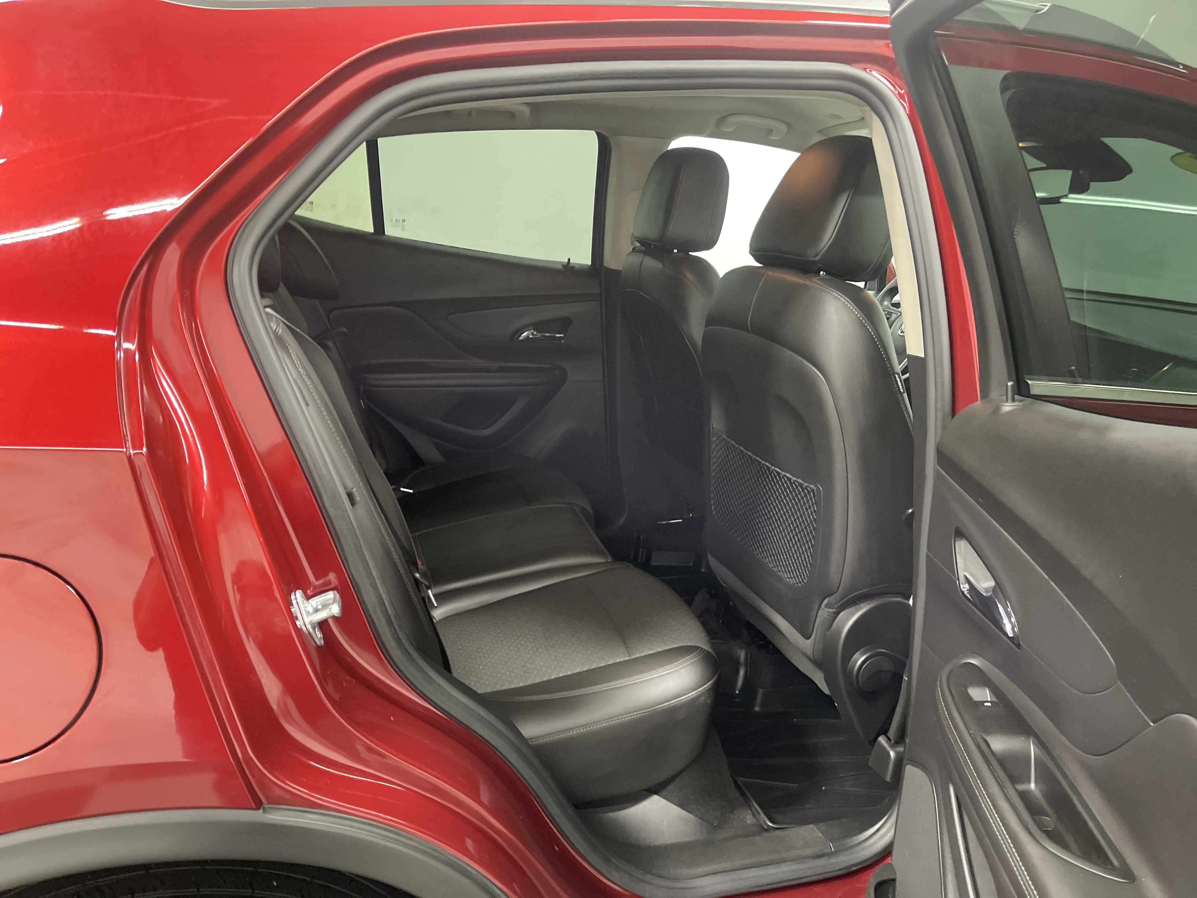 Used 2021 Buick Encore Preferred AWD/4WD image 21