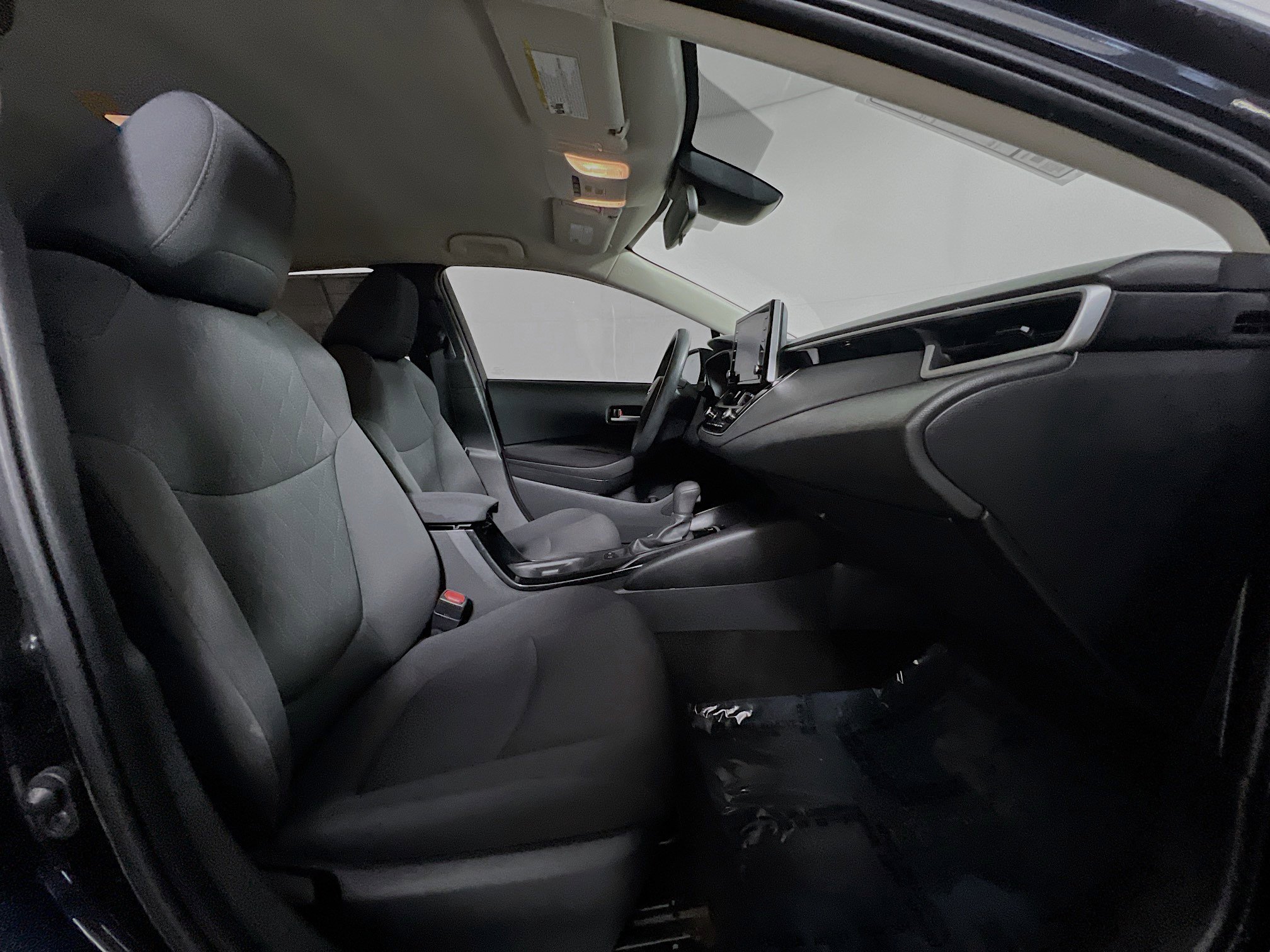 Used 2021 Toyota Corolla LE image 31