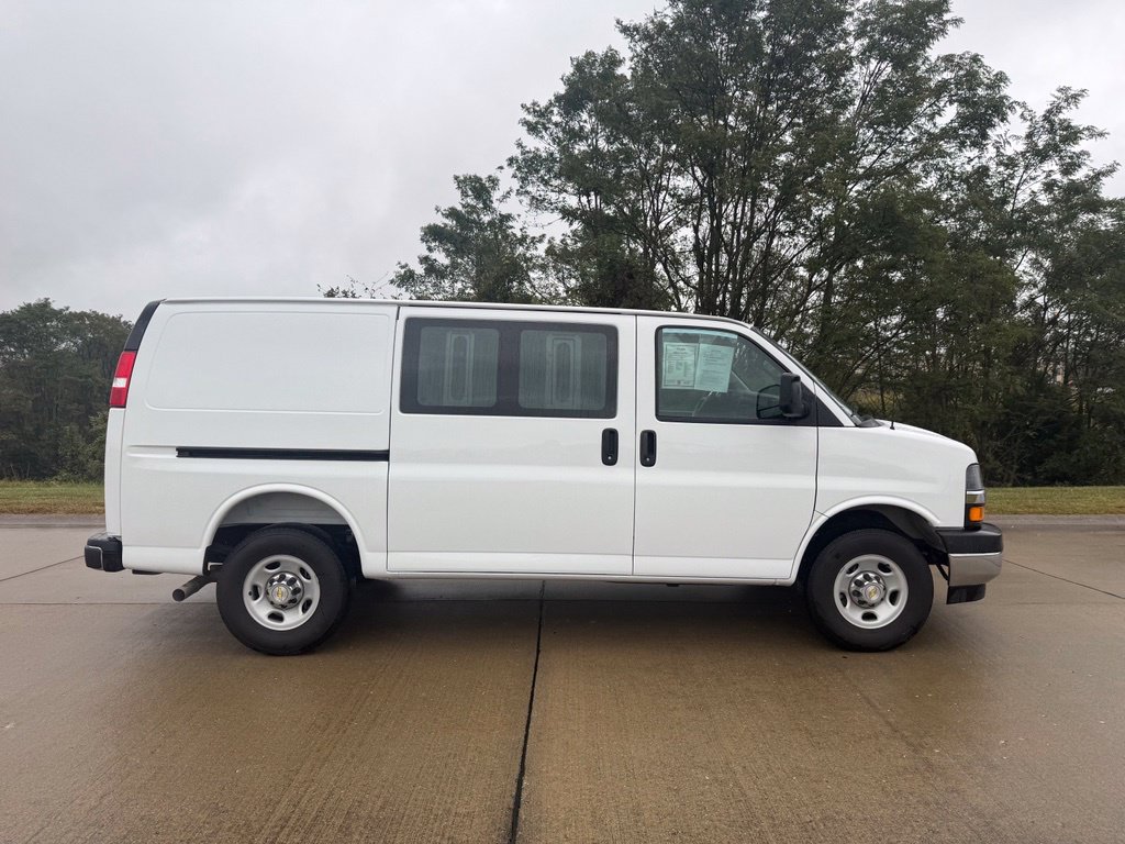 Used 2025 Chevrolet Express 2500 w/ Driver Convenience Package RWD image 2