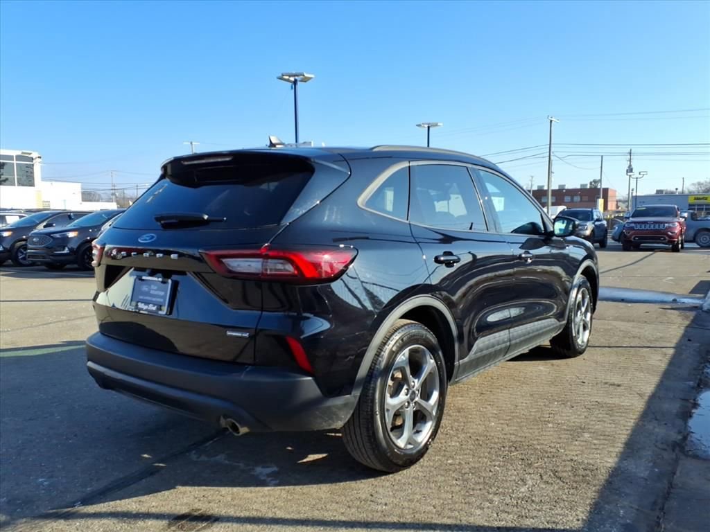 Certified 2025 Ford Escape ST-Line Elite image 6