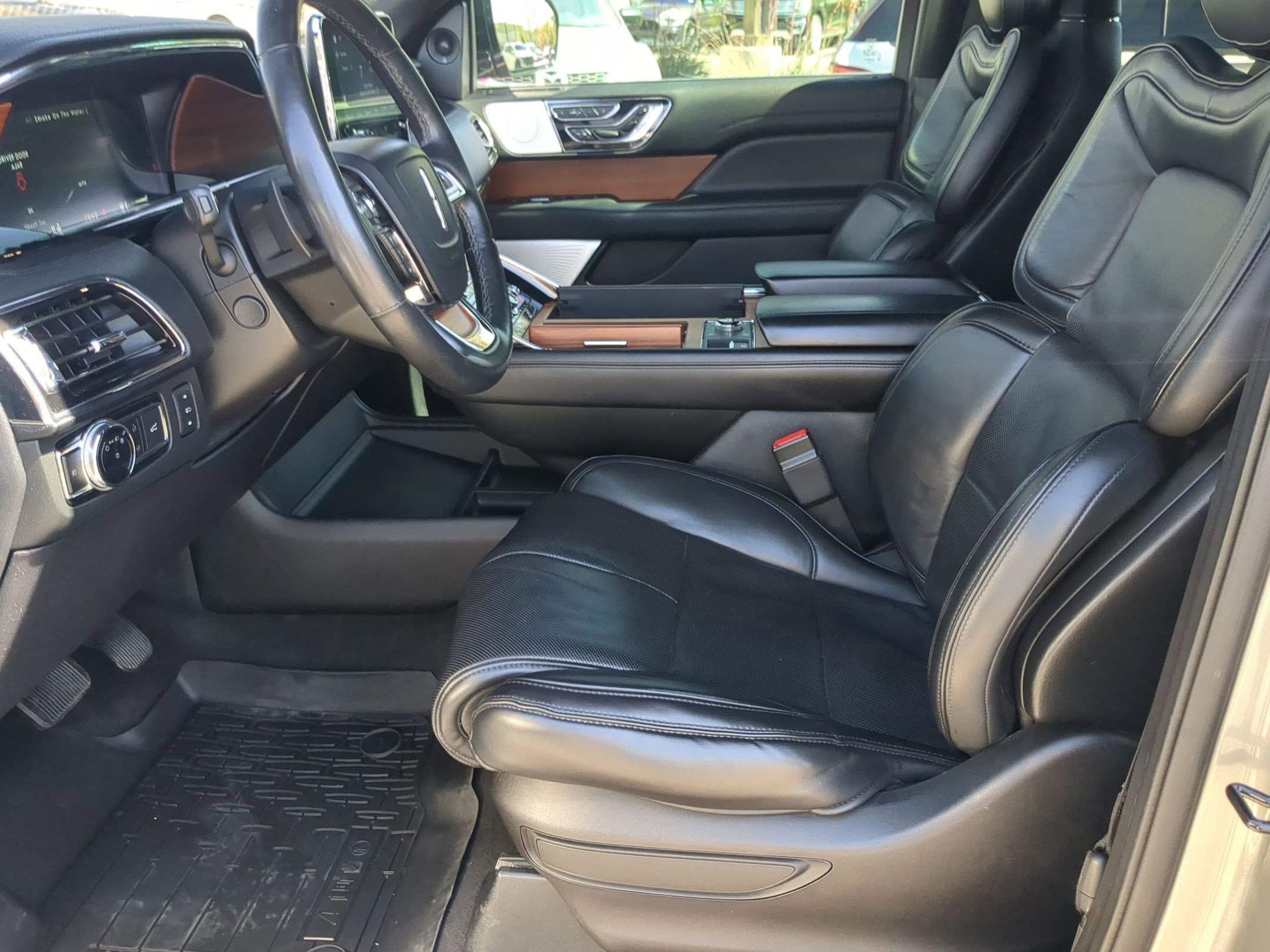 Used 2019 Lincoln Navigator L Reserve image 11