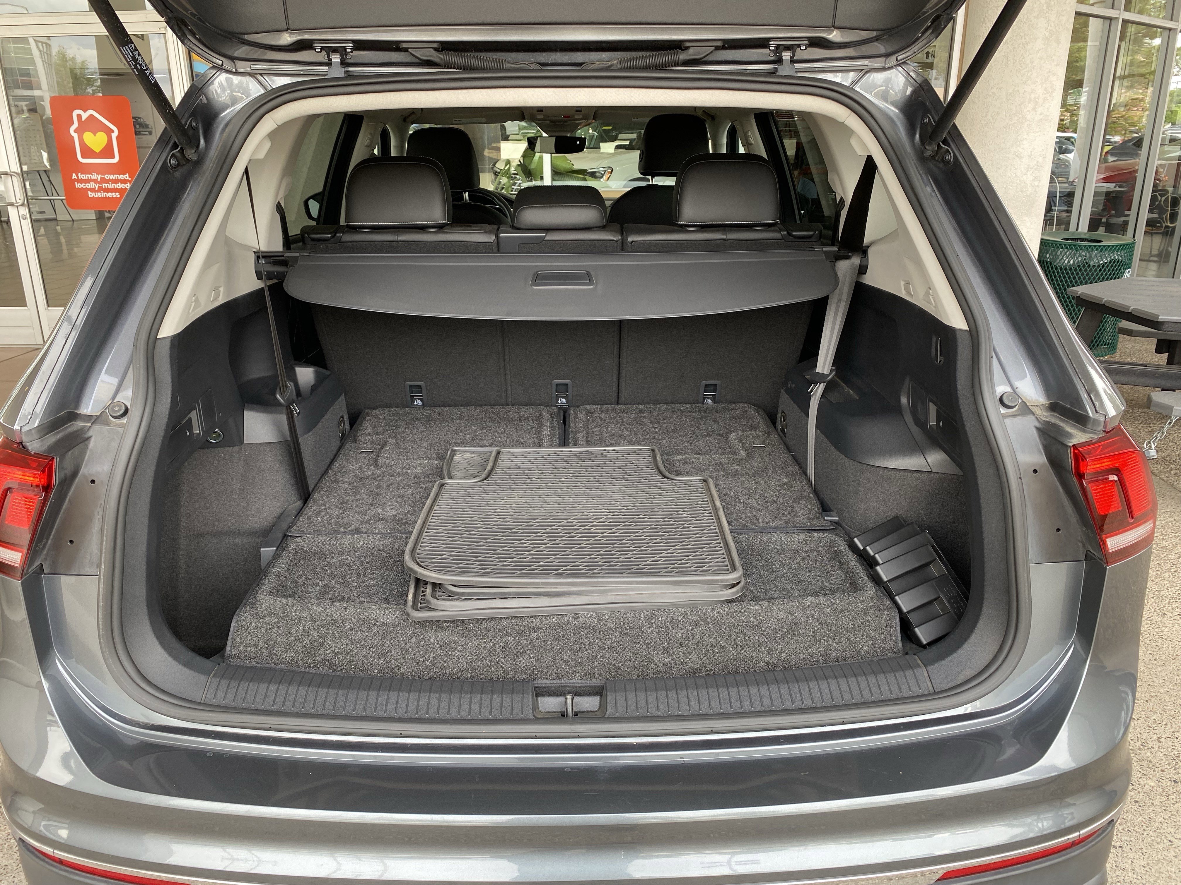 Used 2022 Volkswagen Tiguan SE w/ Panoramic Sunroof Package image 16