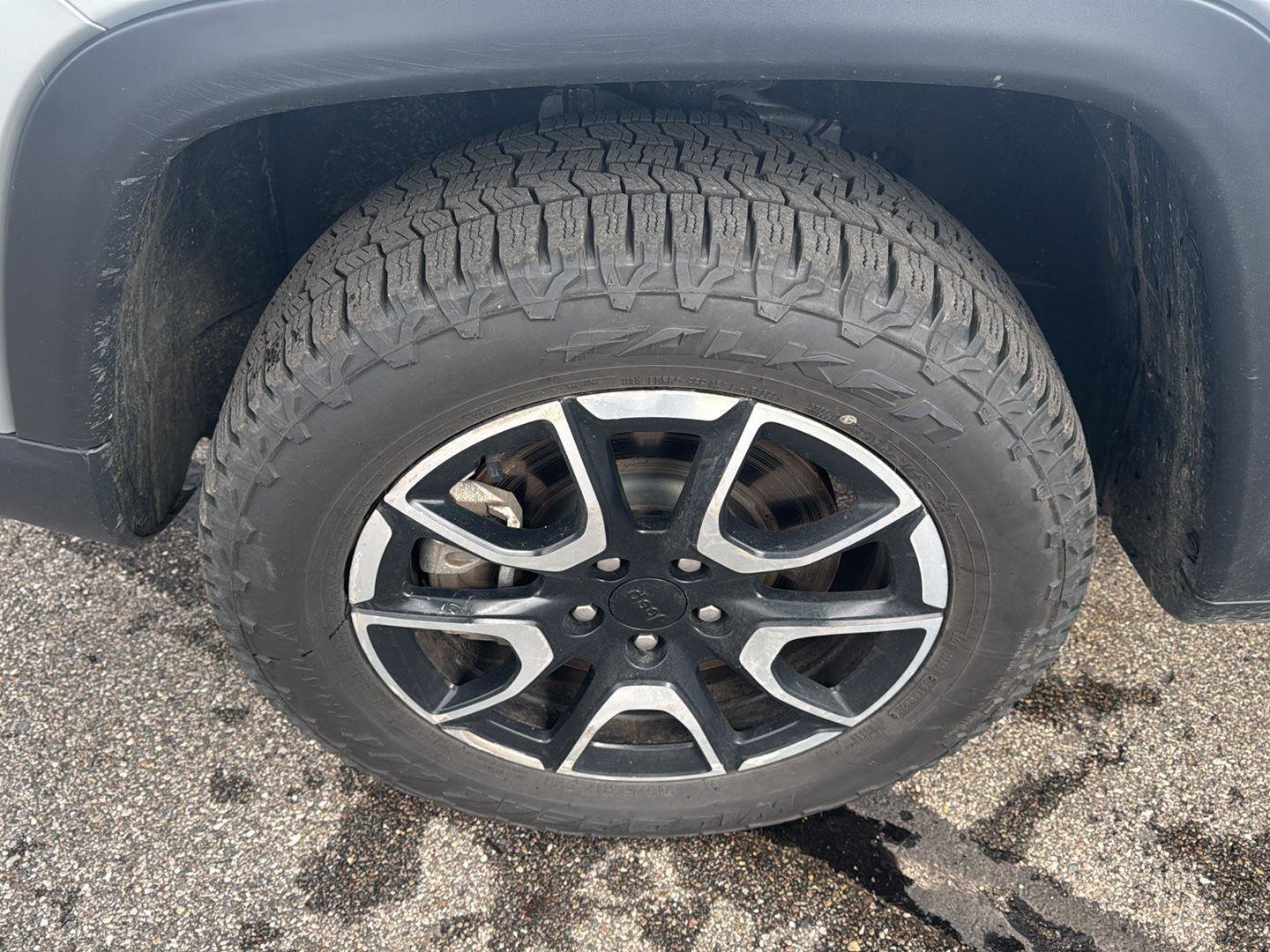 Used 2024 Jeep Compass Trailhawk AWD/4WD image 10