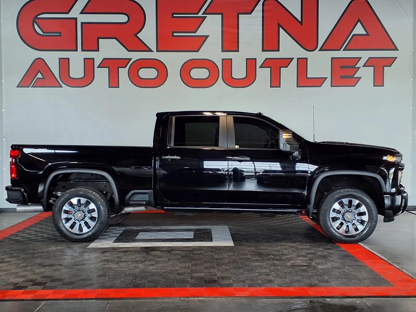 Used 2024 Chevrolet Silverado 2500 Custom w/ Custom Value Package AWD/4WD image 1