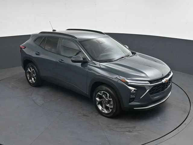 Used 2025 Chevrolet Trax LT FWD image 22