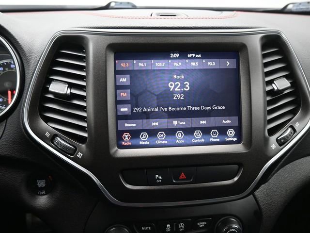 Used 2019 Jeep Cherokee Trailhawk w/ Cold Weather Group image 29