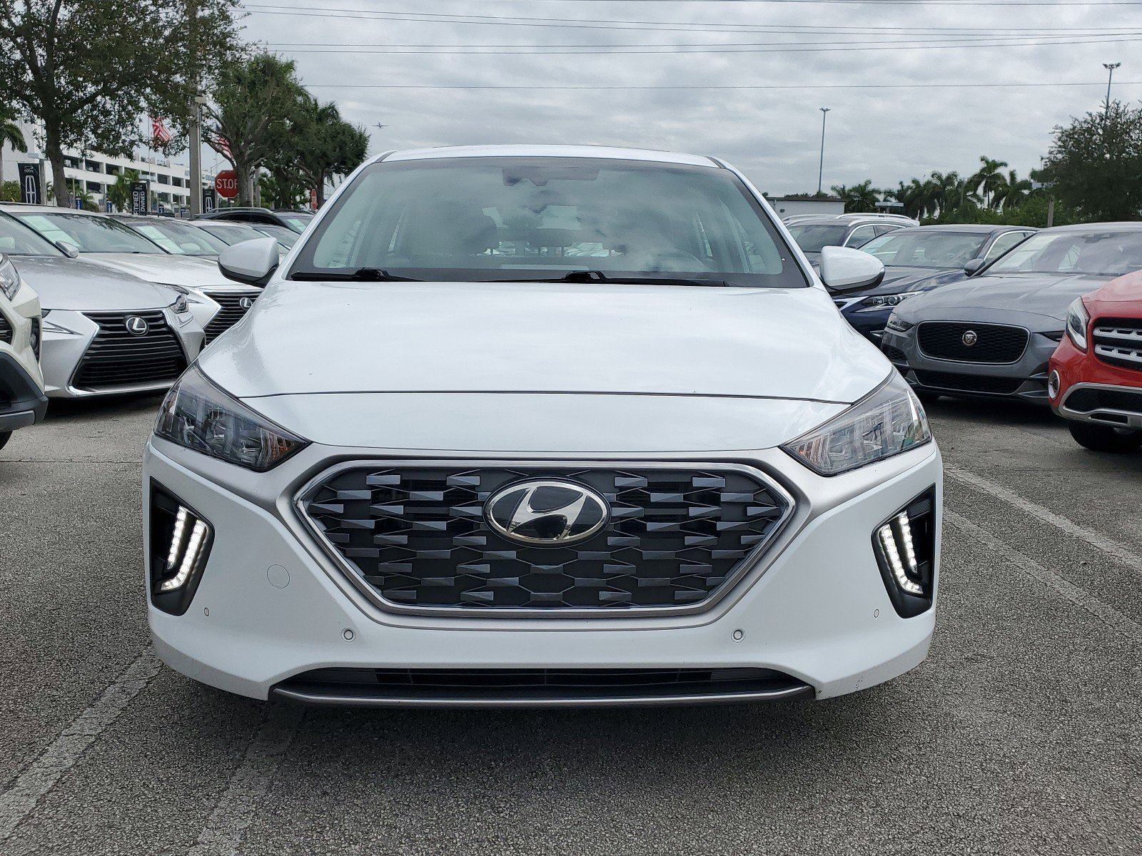 Used 2020 Hyundai Ioniq Limited image 2