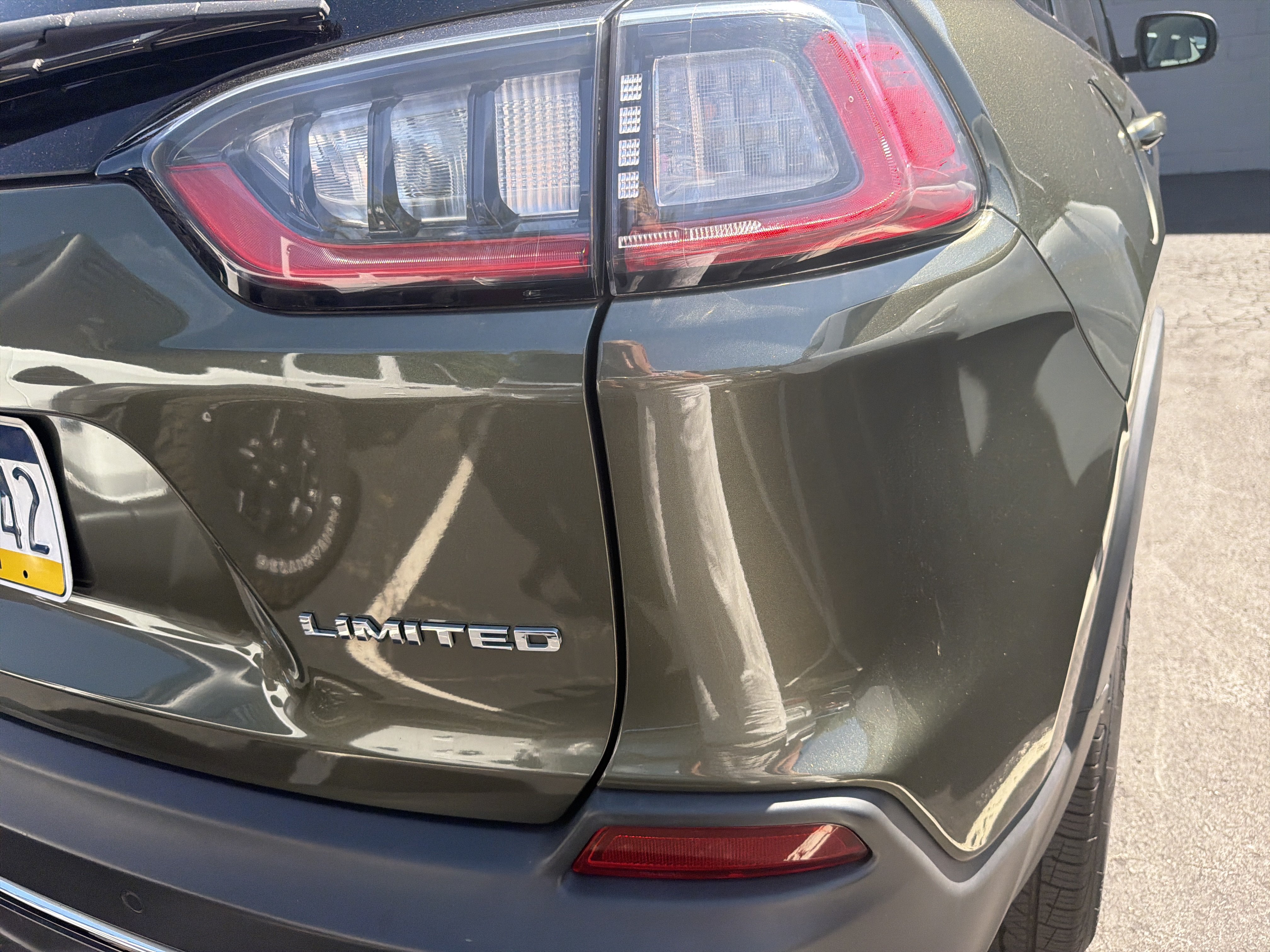 Used 2020 Jeep Cherokee Limited AWD/4WD image 7