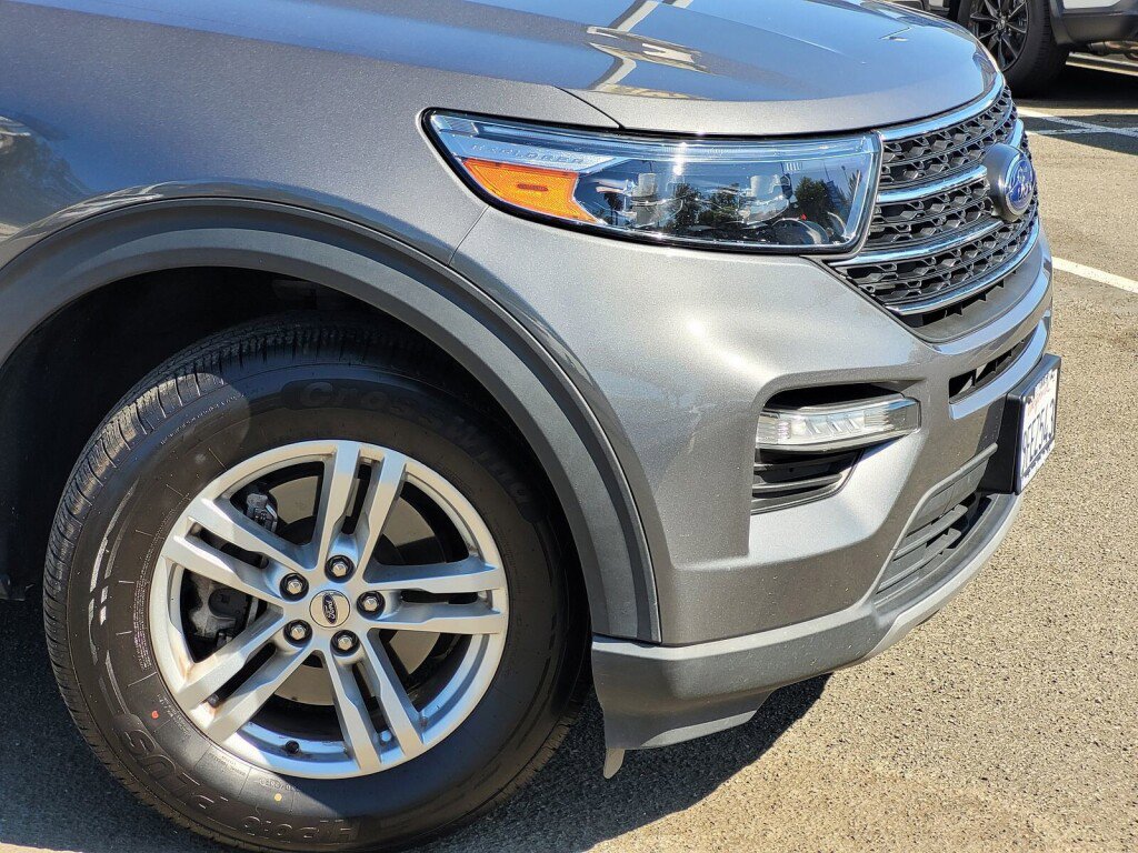 Used 2023 Ford Explorer XLT w/ Equipment Group 202A image 9