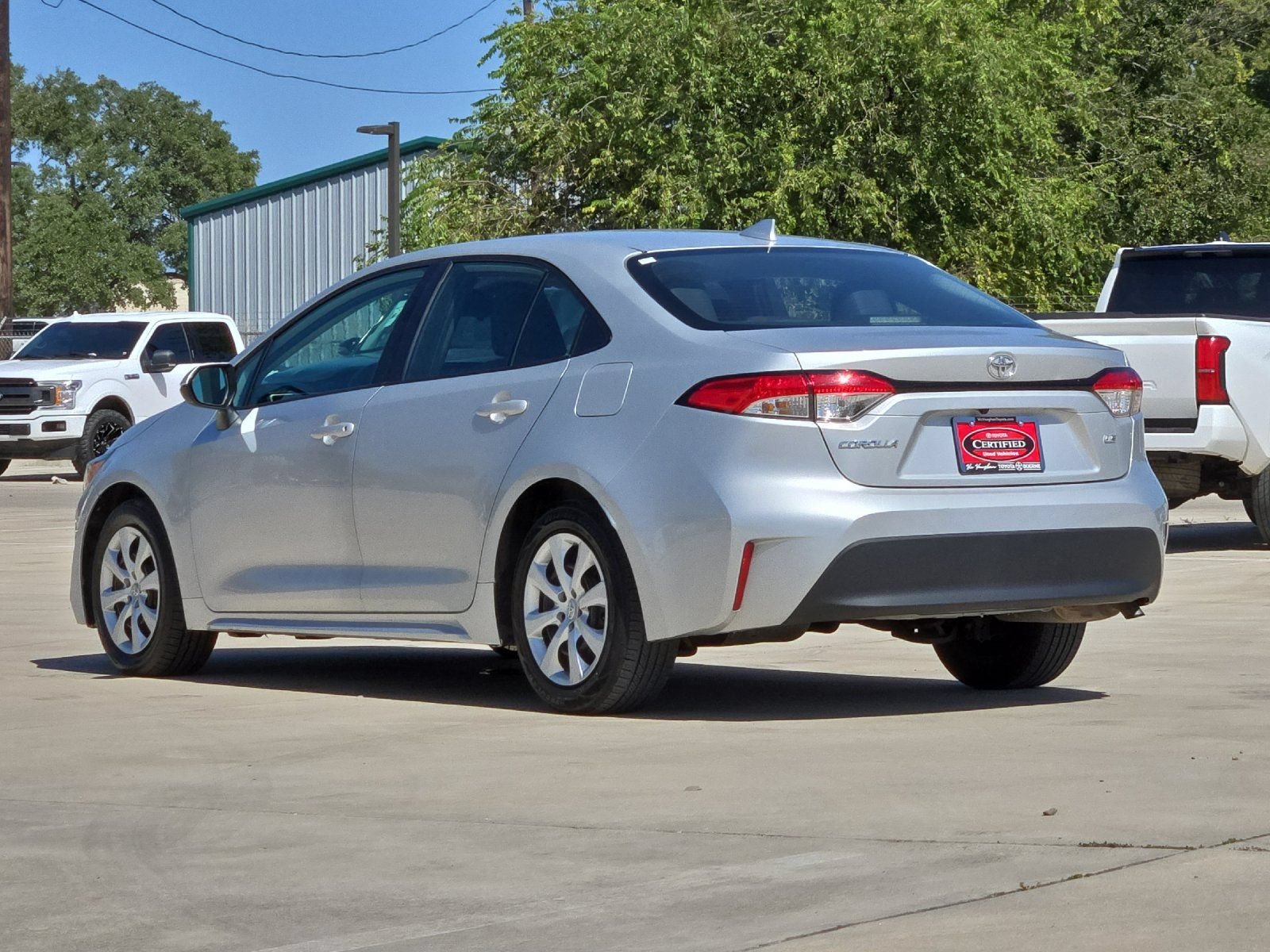 Used 2024 Toyota Corolla LE FWD image 3