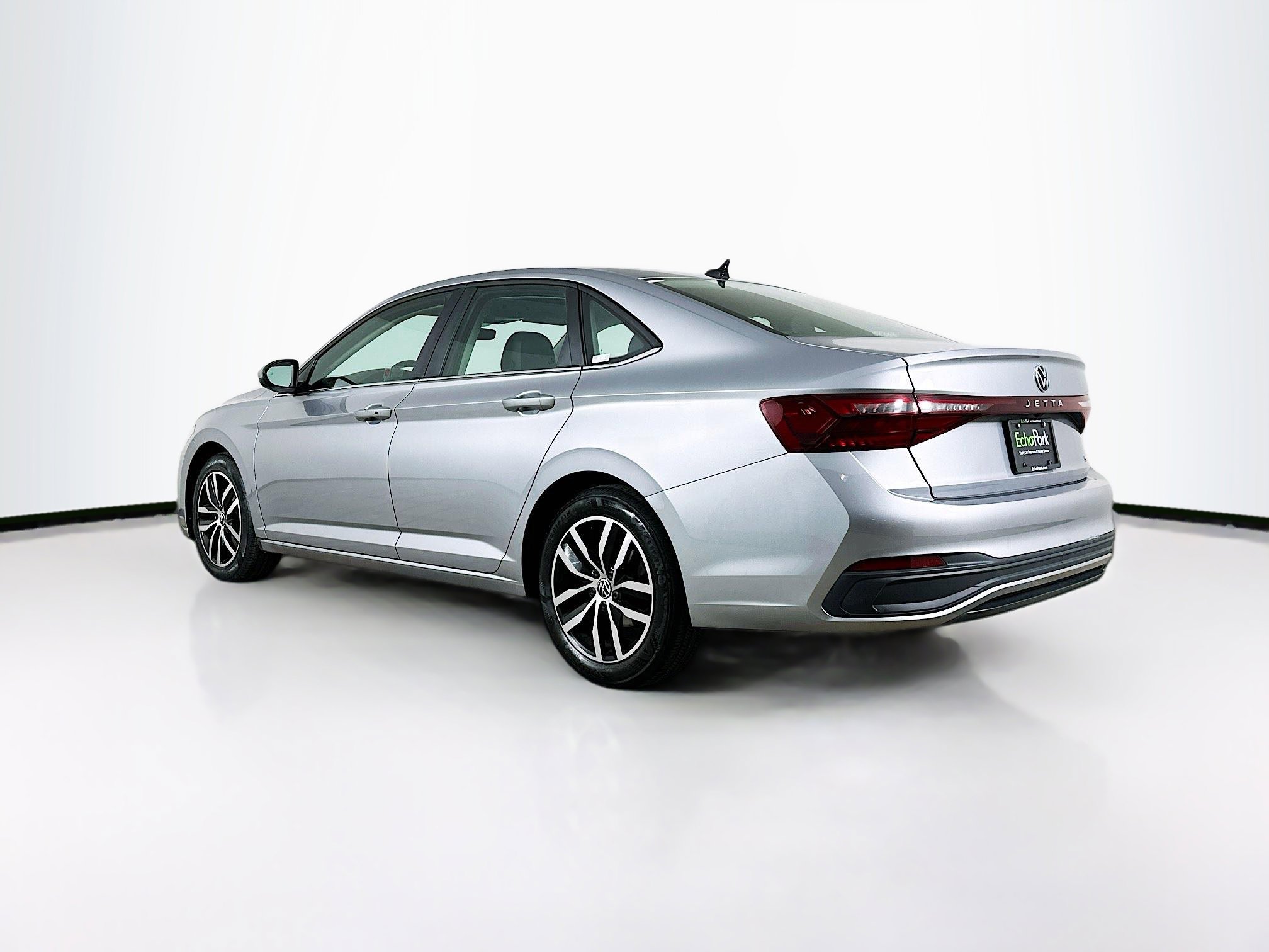 Used 2025 Volkswagen Jetta SE image 5