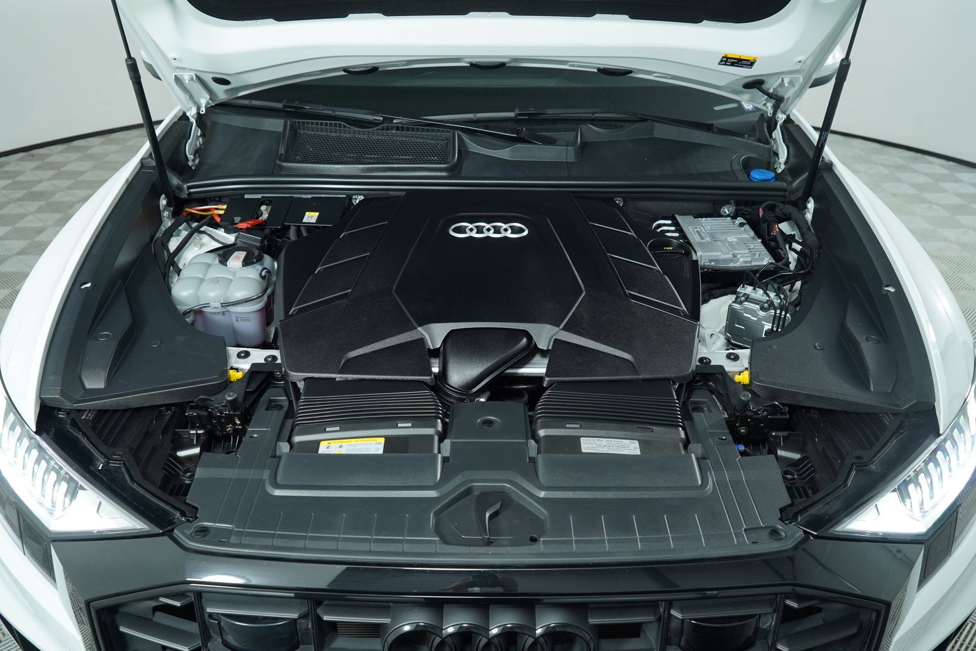 Used 2023 Audi Q8 Premium Plus AWD/4WD image 53