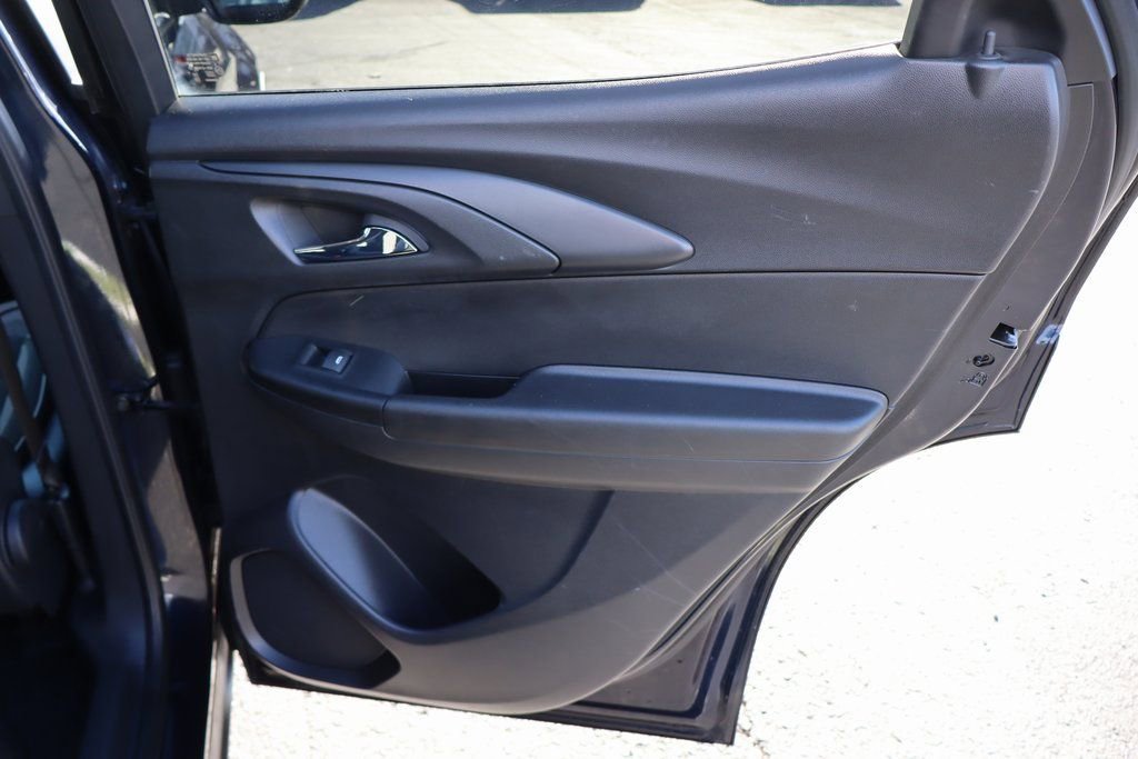 Used 2021 Chevrolet TrailBlazer LT w/ Convenience Package image 25